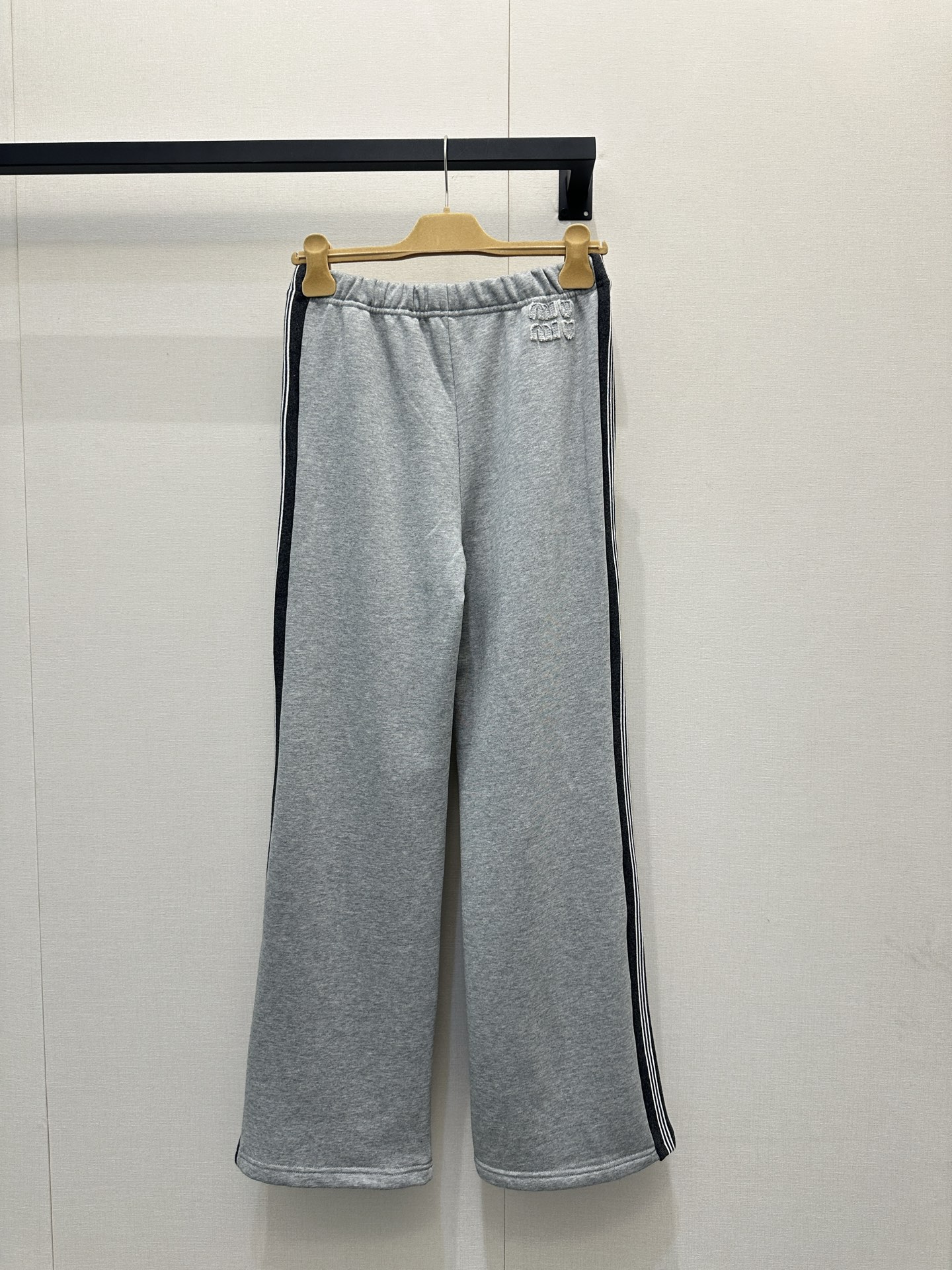 miumiu 미우미우 사이드 라인 와이드 트레이닝 팬츠 바지 의류