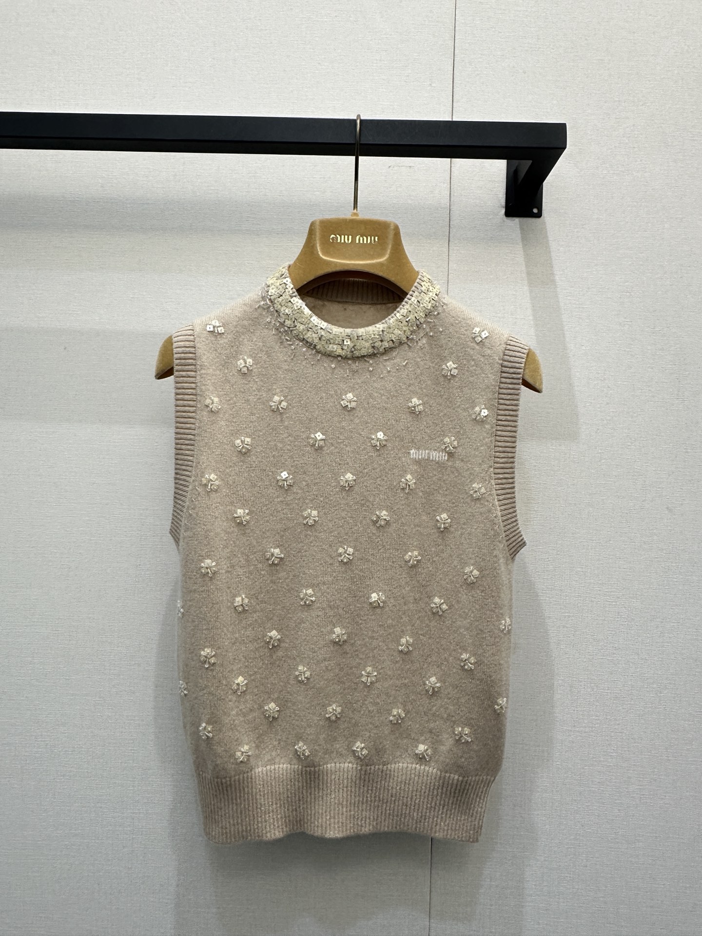 miumiu 미우미우 시퀸 플라워 자수 캐시미어 니트 베스트 조끼 의류