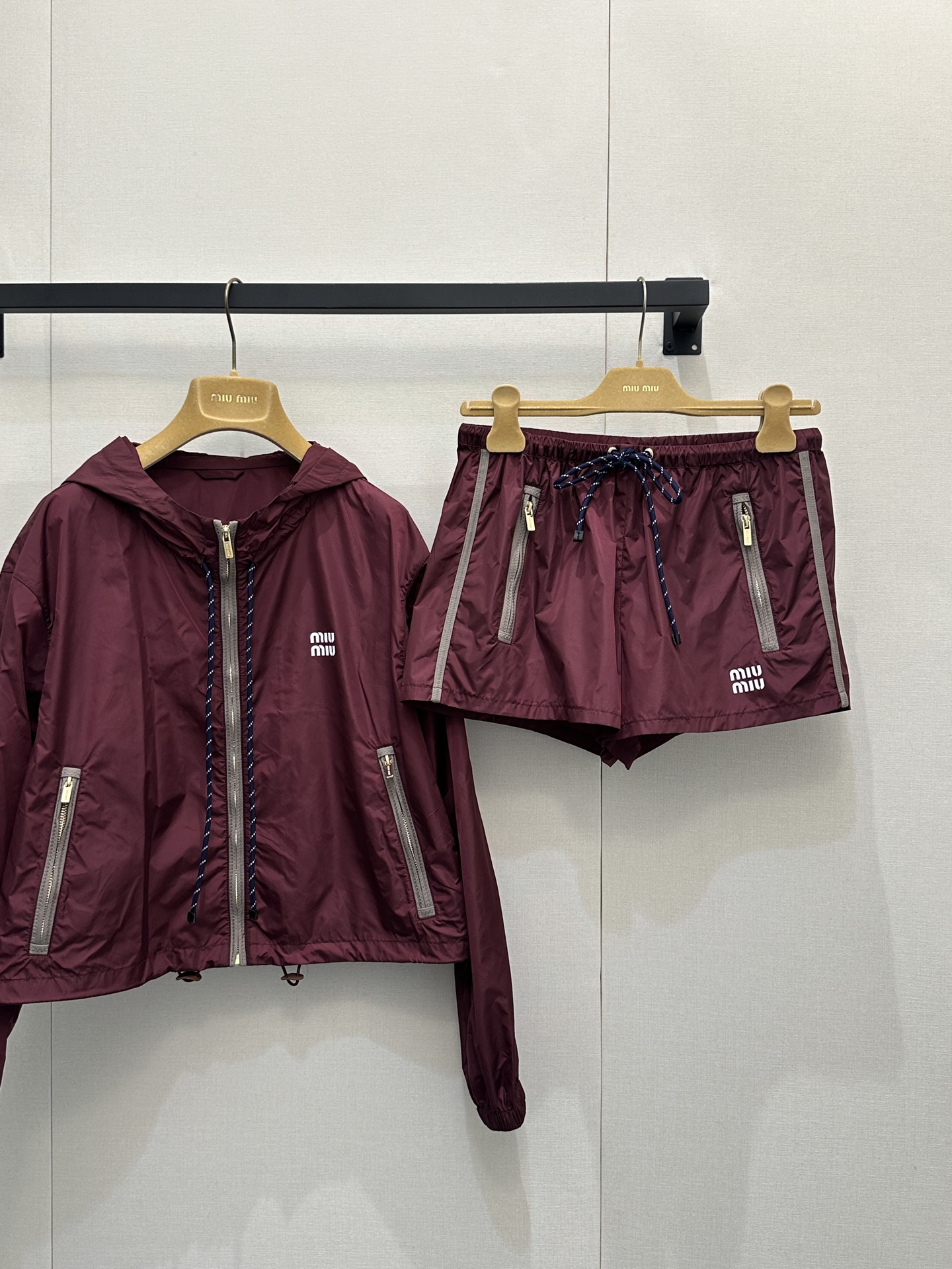 MiuMiu 미우미우 리나일론 후드 자켓 재킷 & 팬츠 바지 셋업 세트 의류