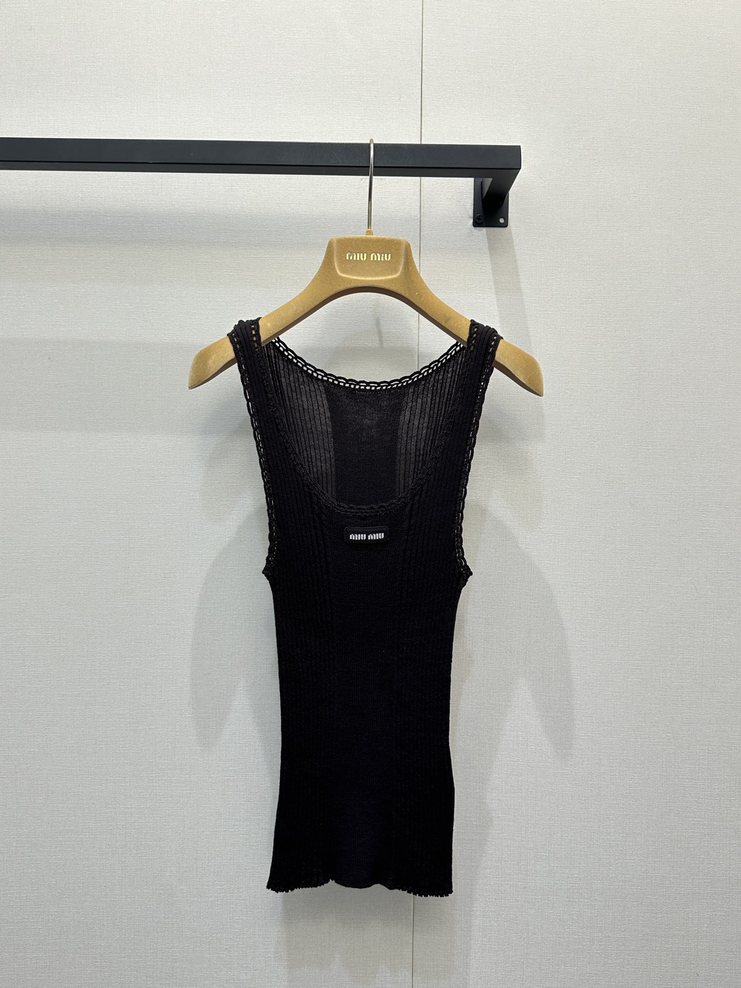 miumiu 미우미우 레이스 트림 울 민소매 니트 베스트 의류