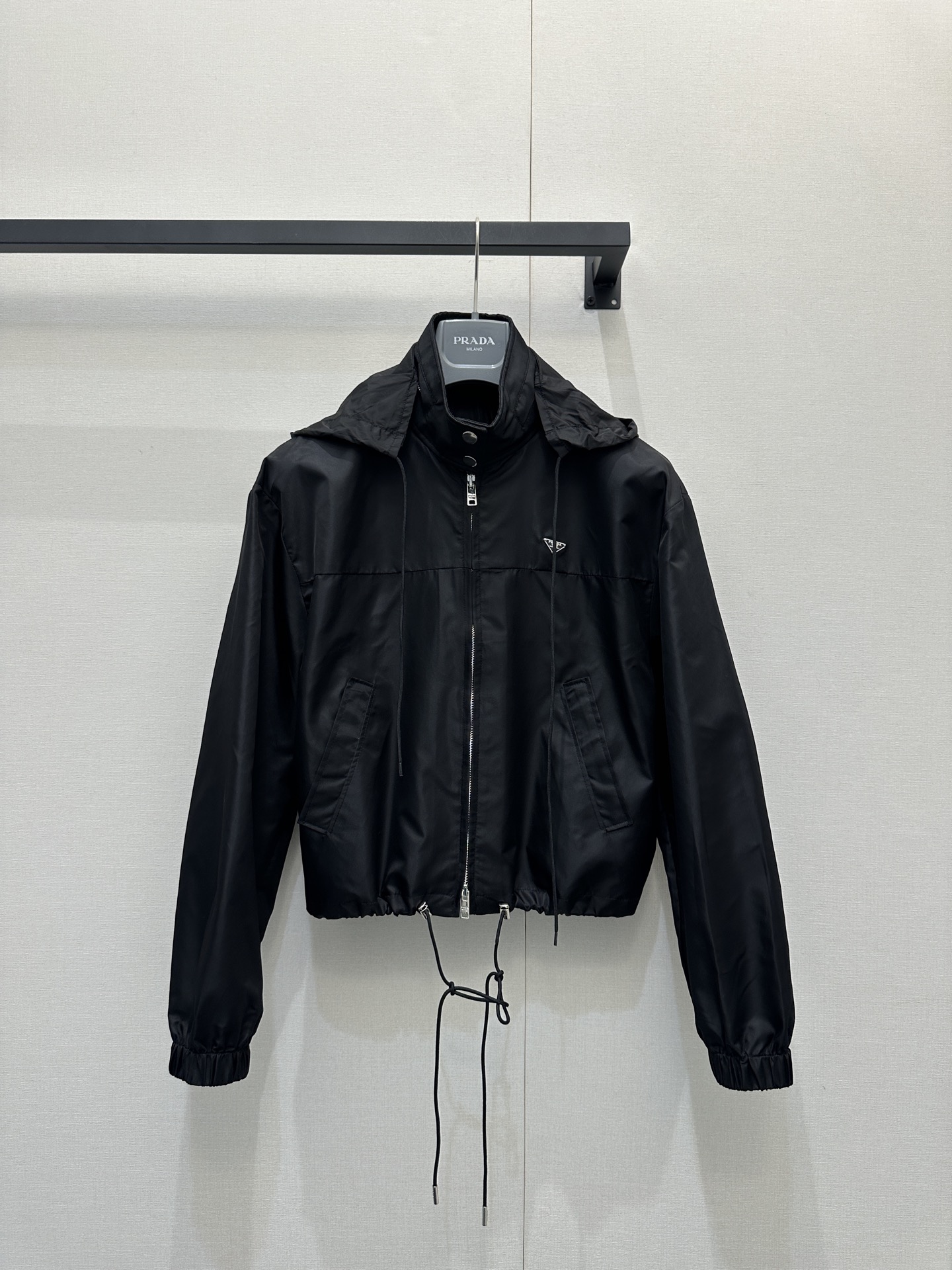 Prada 프라다 리나일론 크롭 드로스트링 바람막이 후드 자켓 재킷 의류
