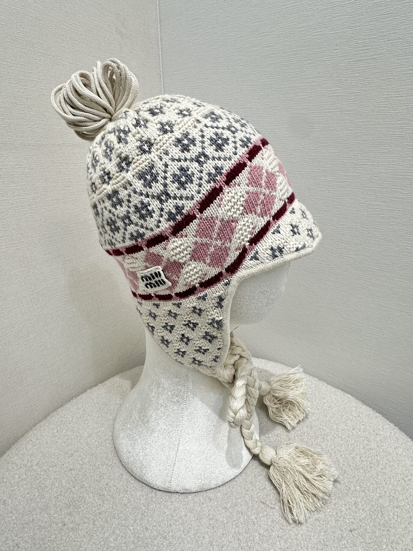 MiuMiu 미우미우 페어아일 테슬 비니 모자