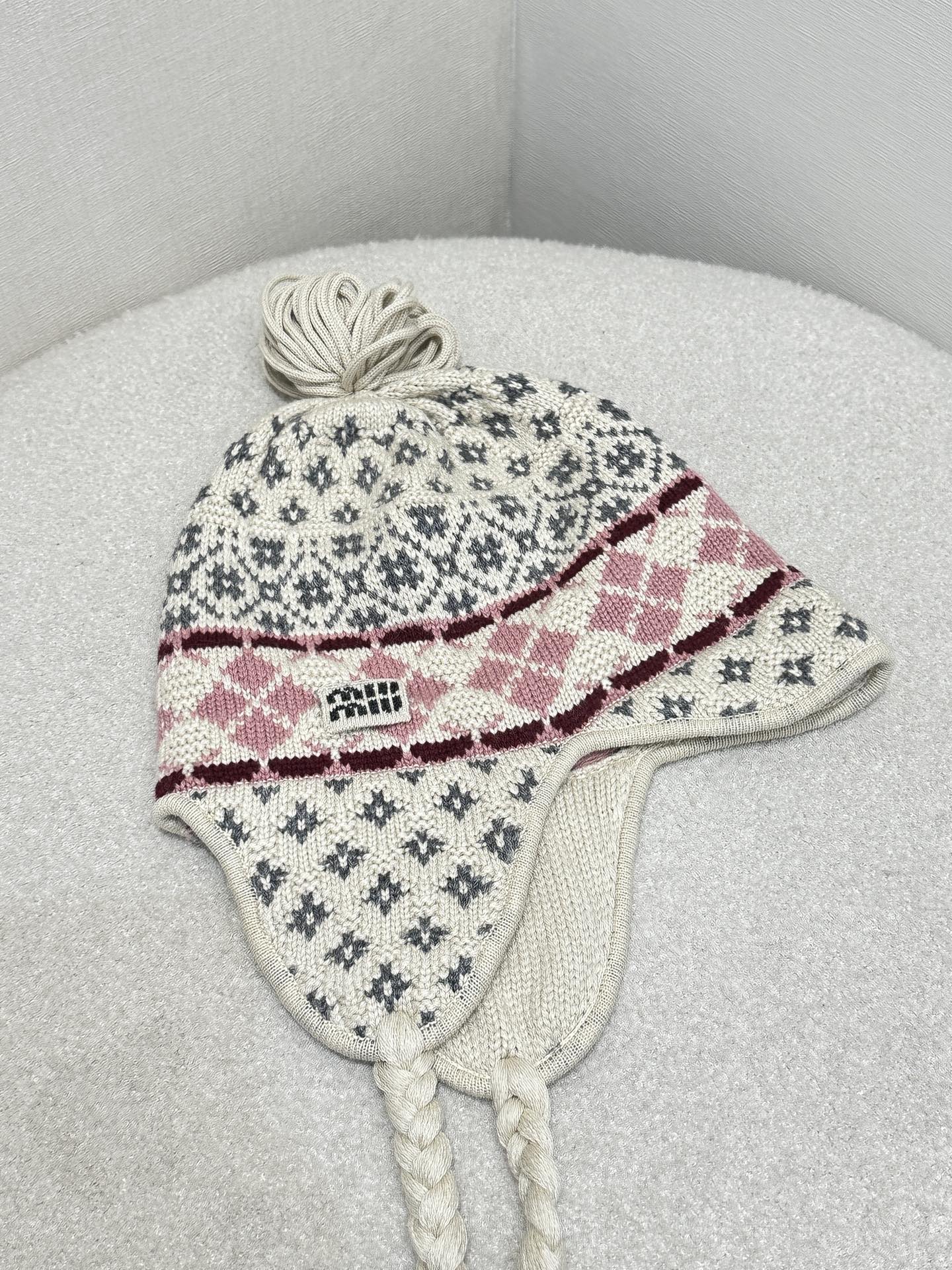 MiuMiu 미우미우 페어아일 테슬 비니 모자