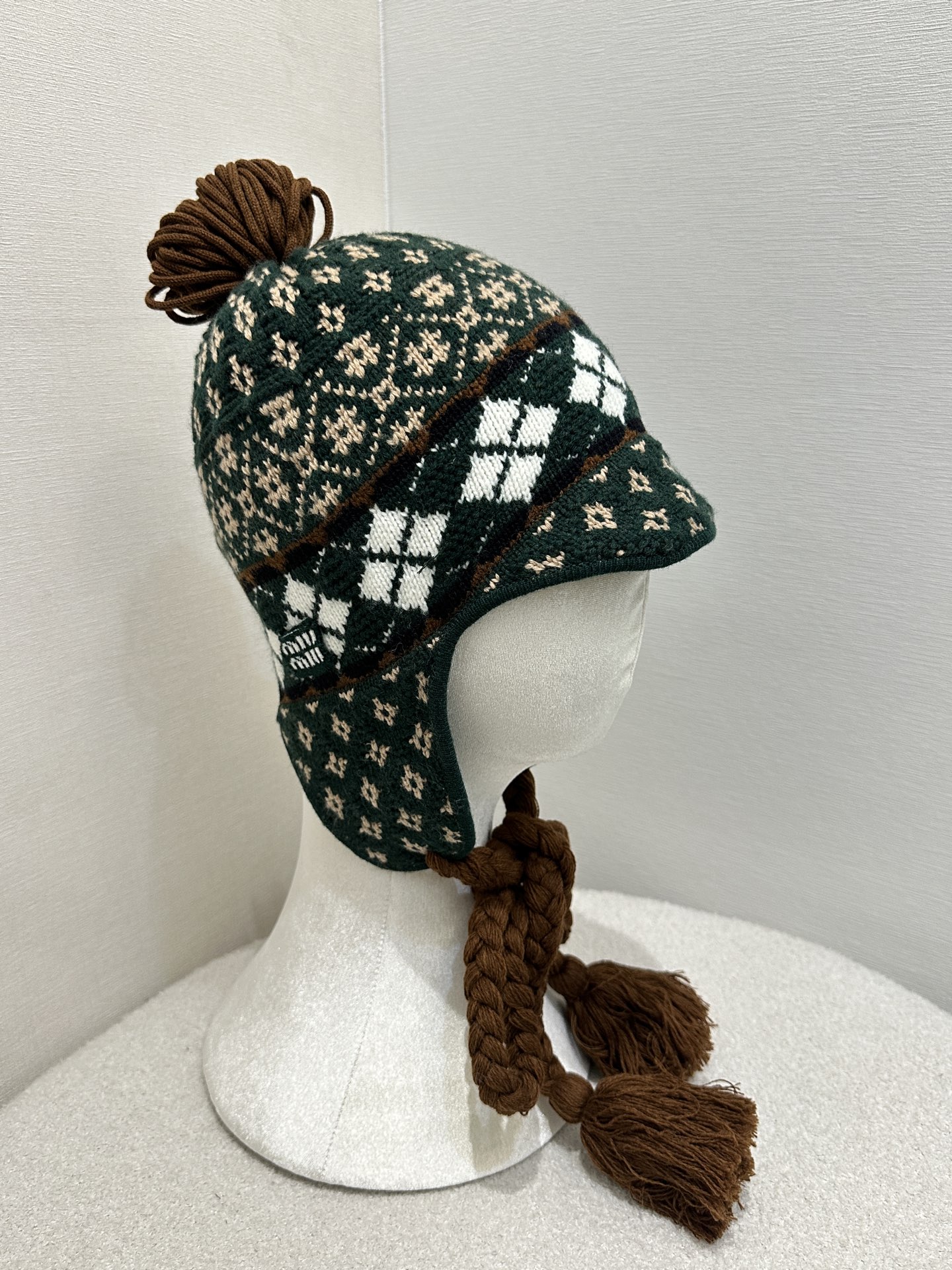 MiuMiu 미우미우 페어아일 테슬 비니 모자