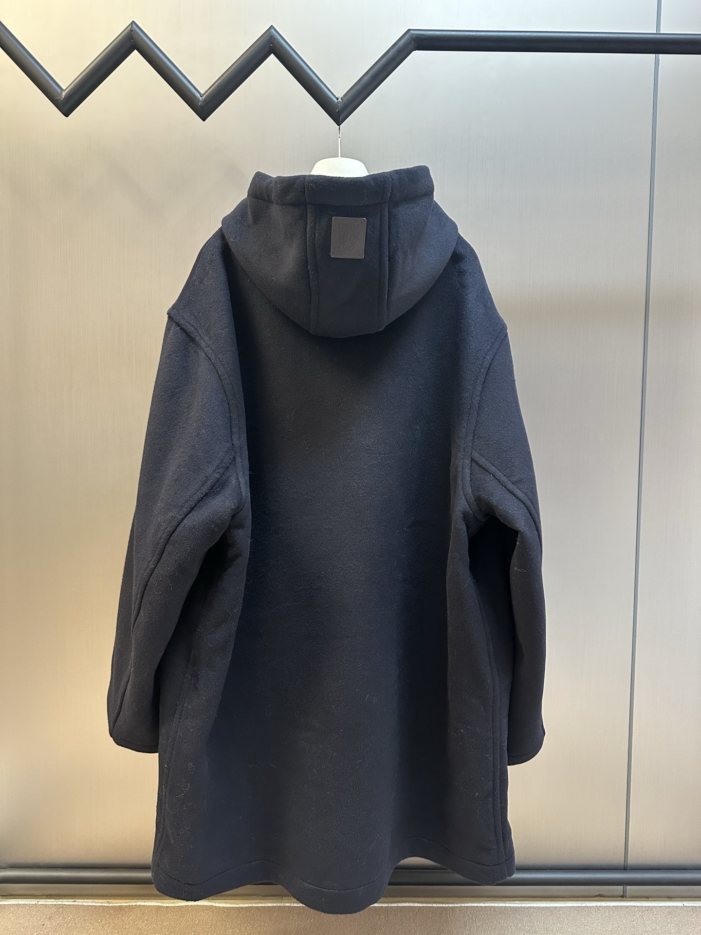 로에베(LOEWE) 가죽 로고 후드 롱 코트 의류