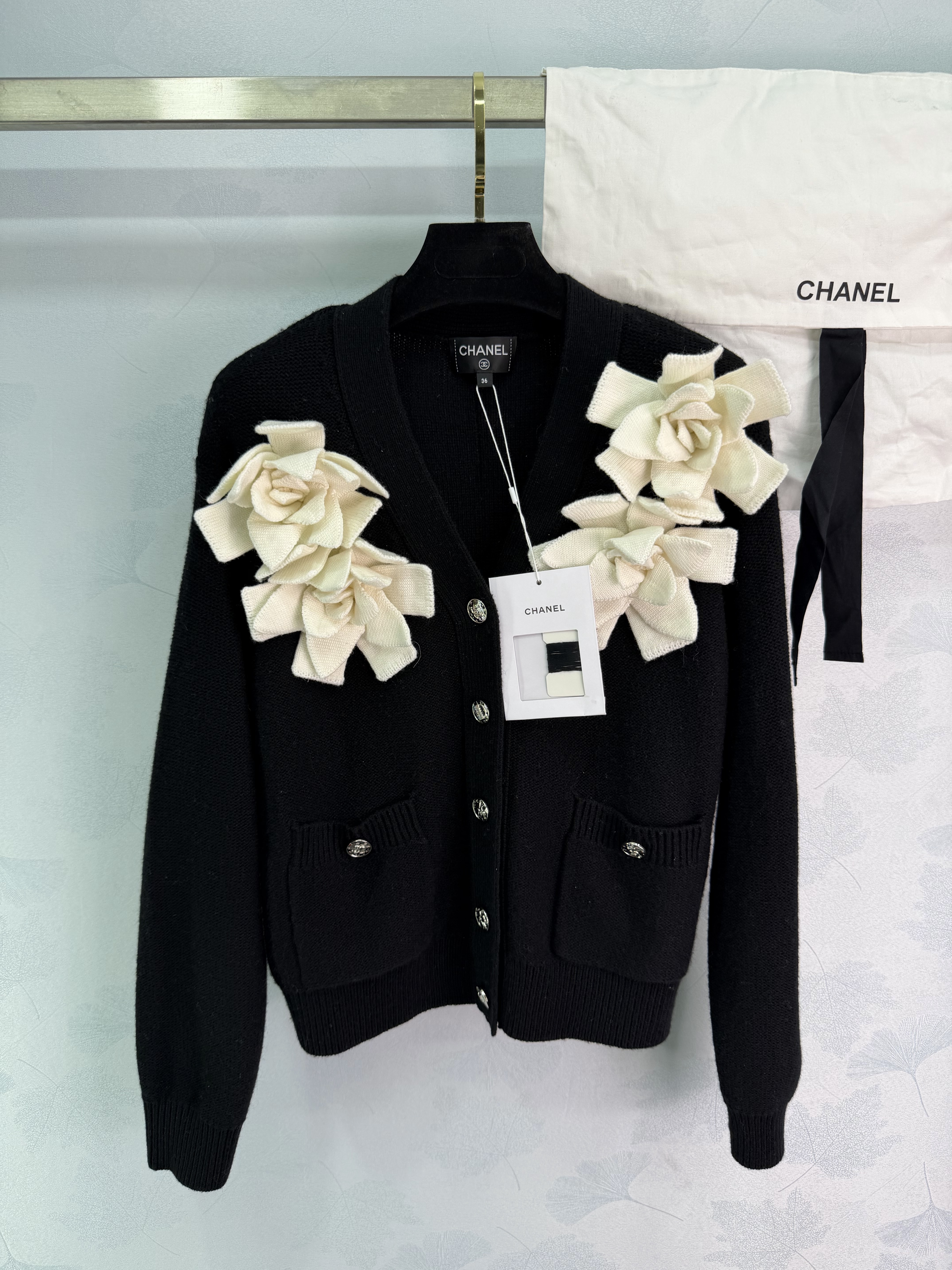 Chanel 샤넬 입체 카멜리아 울 가디건 의류