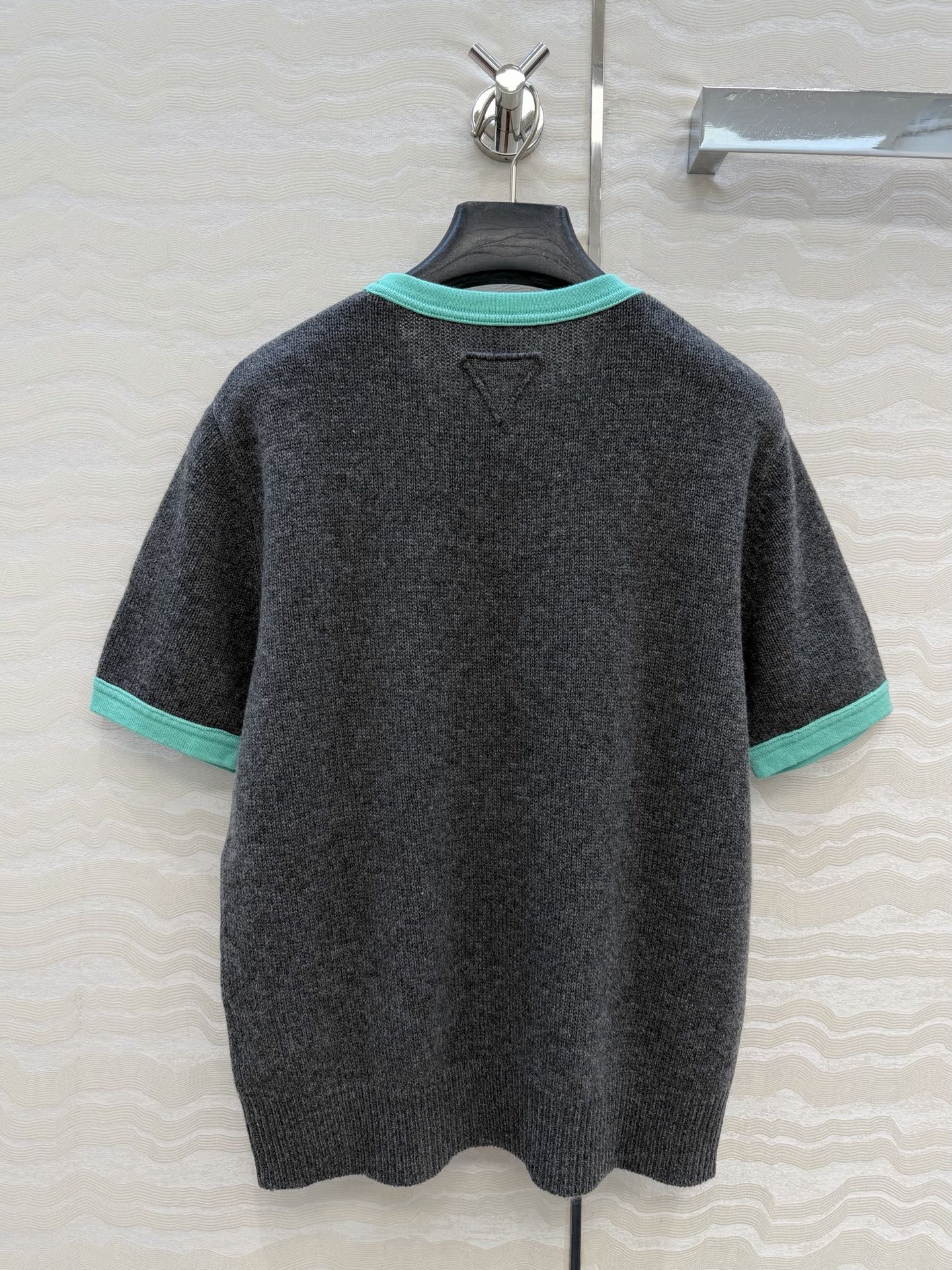 PRADA 프라다 캐시미어 배색 링거 반팔 니트 의류