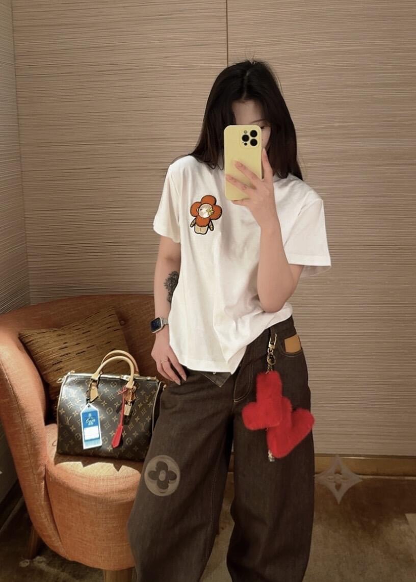 Louis Vuitton(루이비통) LV 카툰 그래픽 3D 입체 자수 반팔 티셔츠 의류