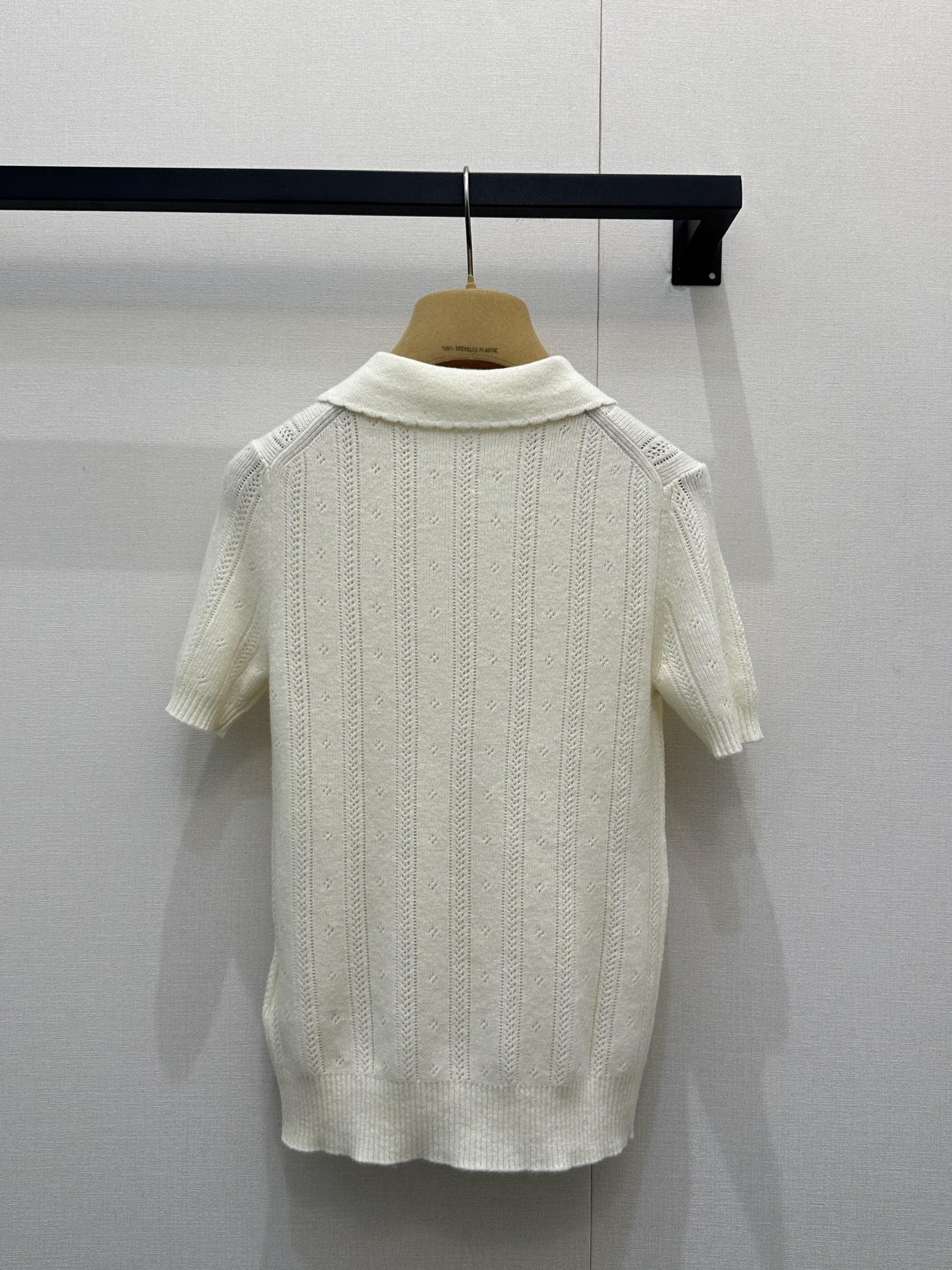 미우미우(miumiu) 프레피룩 엠블럼 캐시미어 폴로 반팔 카라 니트 의류