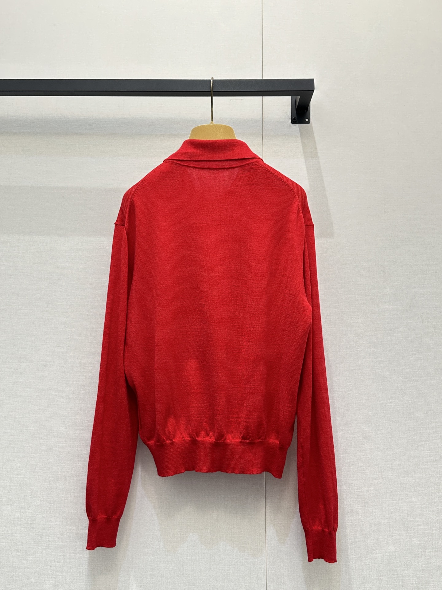 미우미우(miumiu) 클래식 로고 폴로 캐시미어 카라 긴팔 니트 의류