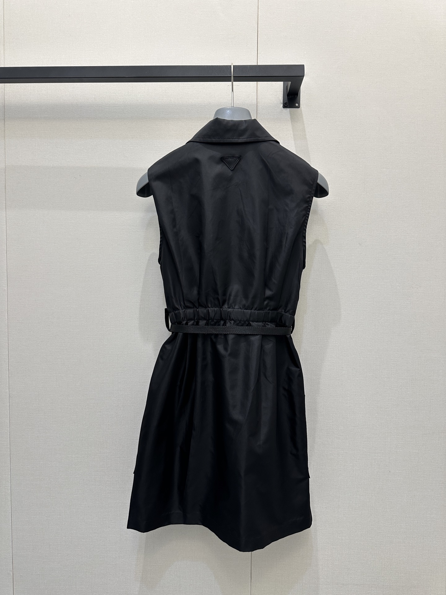 프라다(PRADA) 삼각 로고 윈드브레이커 조끼 원피스 의류