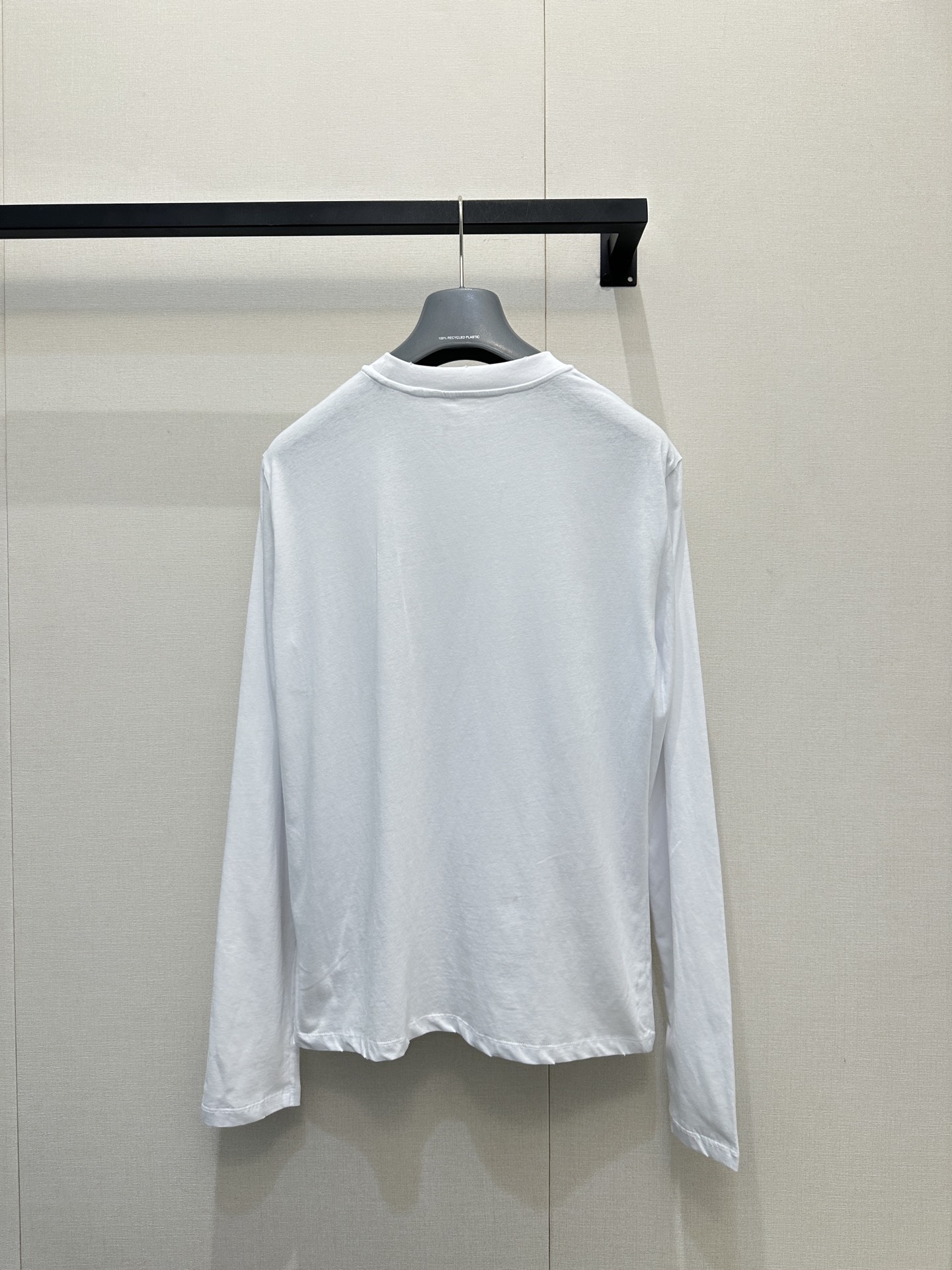 프라다(PRADA) 삼각 로고 긴팔 티셔츠 의류