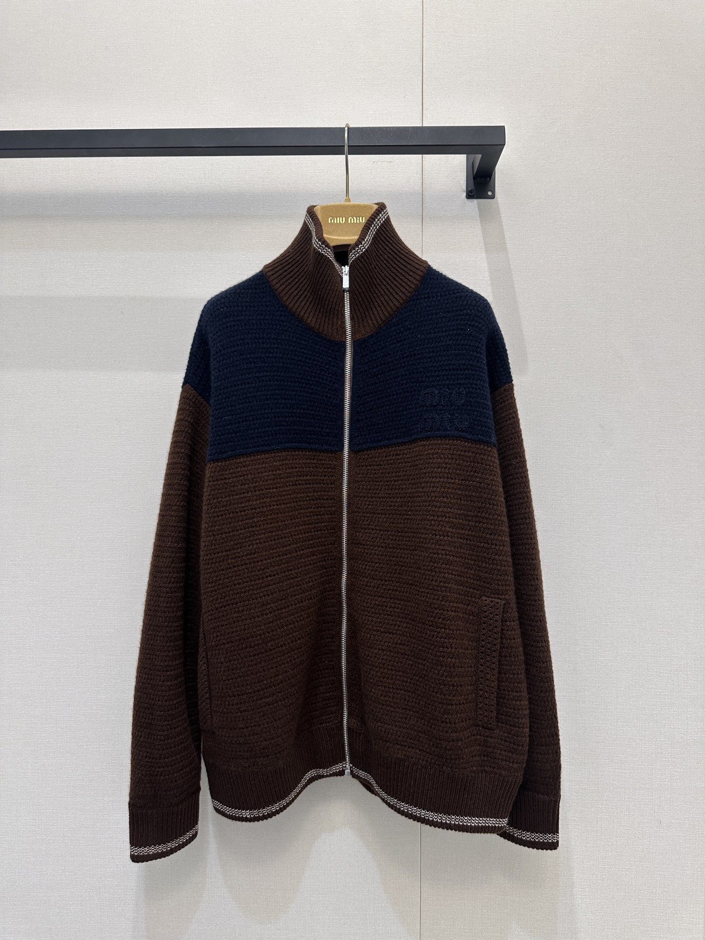 미우미우(miumiu) 배색 집업 가디건 자켓 재킷 의류