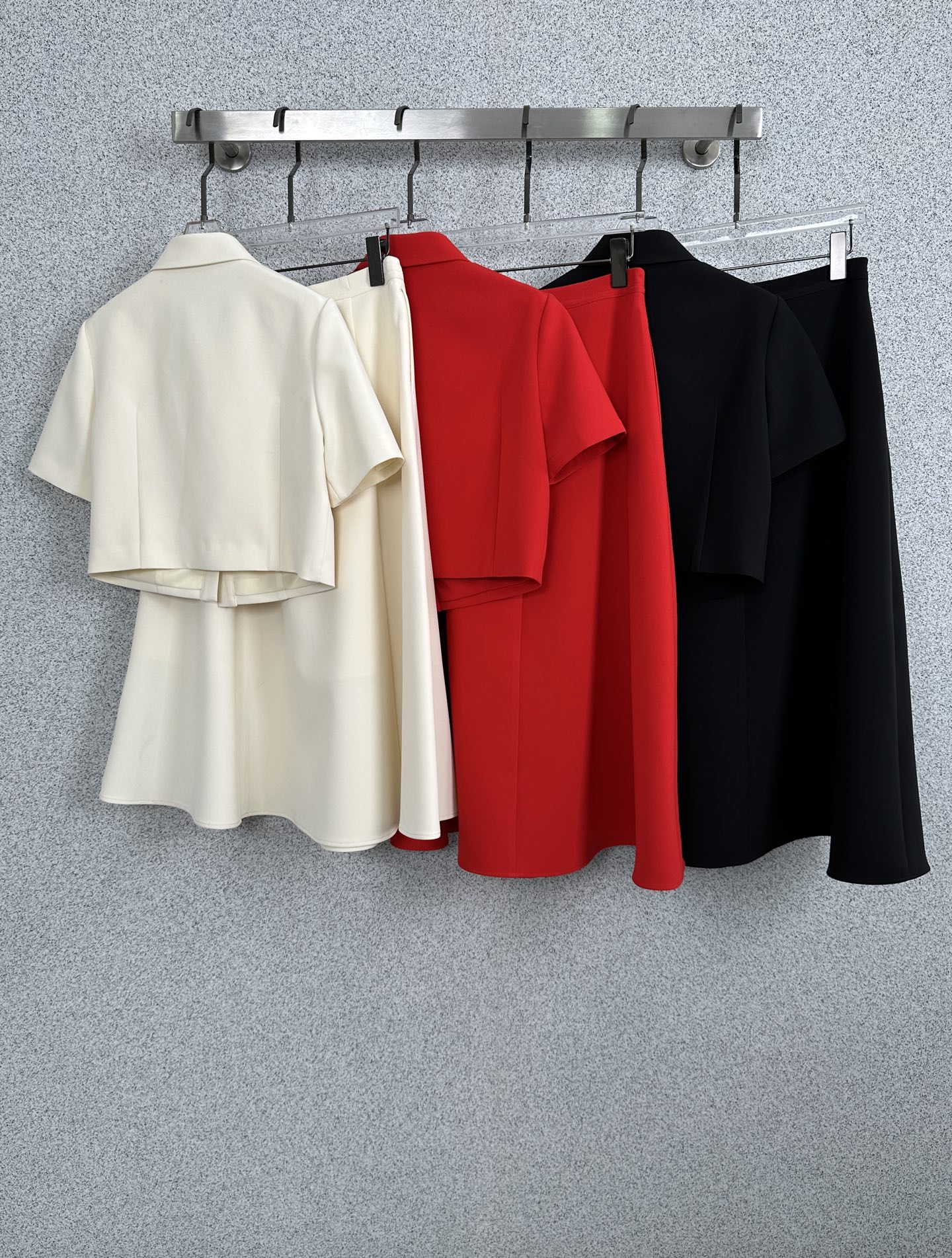 발렌티노(Valentino) 입체 꽃 장식 쥬얼 셋업 상의 하의 스커트 세트 의류