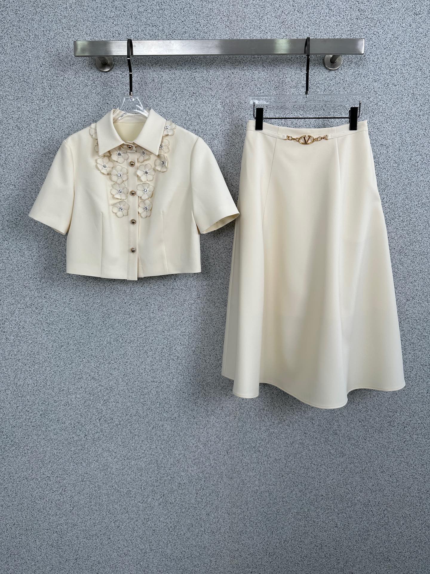 발렌티노(Valentino) 입체 꽃 장식 쥬얼 셋업 상의 하의 스커트 세트 의류