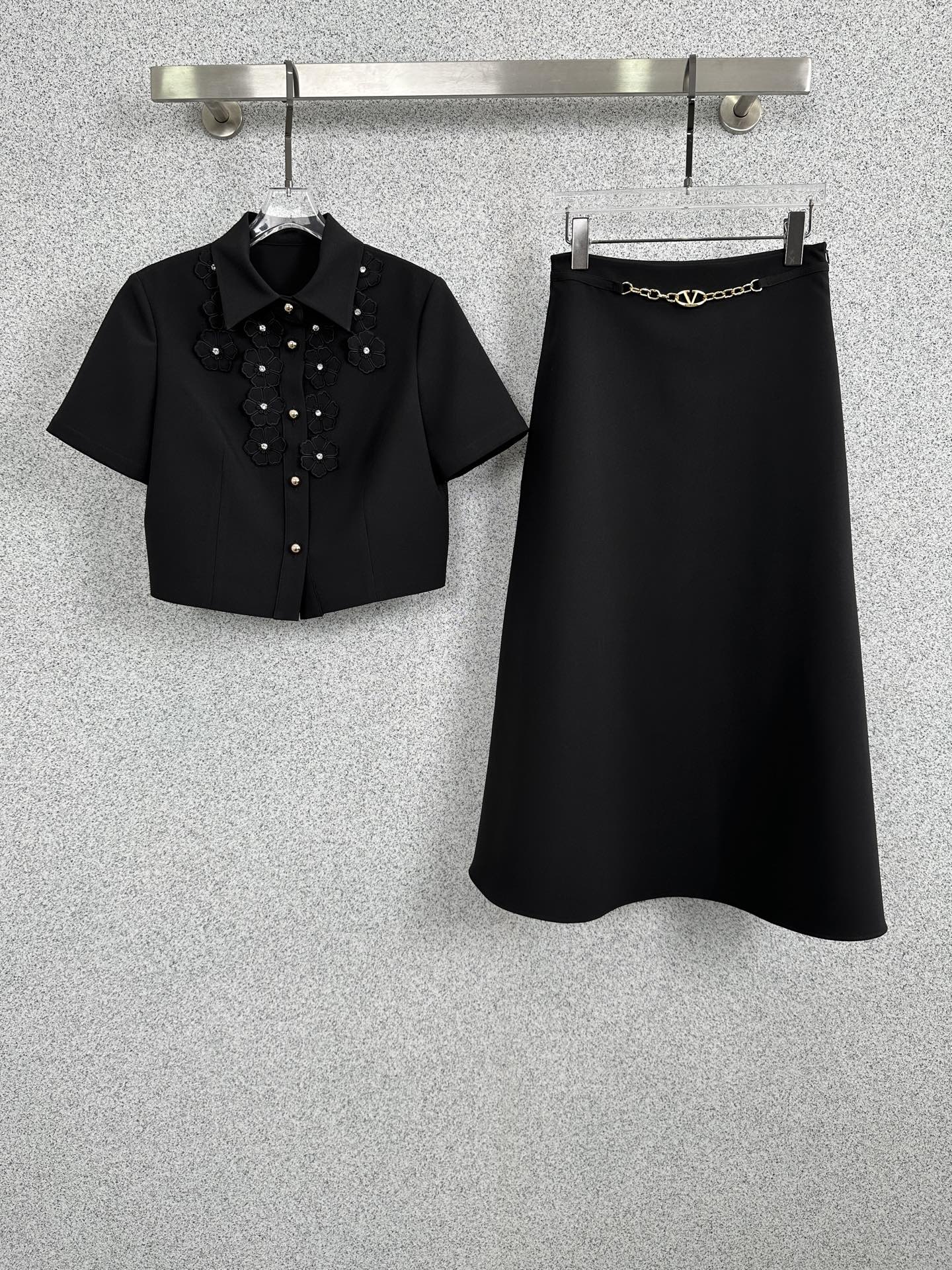 발렌티노(Valentino) 입체 꽃 장식 쥬얼 셋업 상의 하의 스커트 세트 의류