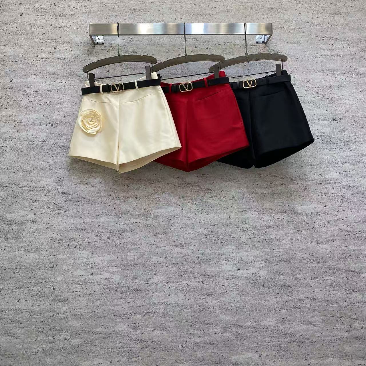 발렌티노(Valentino) 실크 울 블렌드 플라워 벨트 숏 팬츠 바지 의류