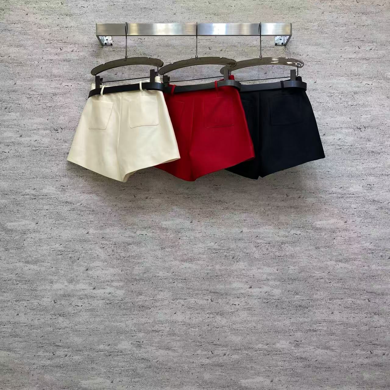 발렌티노(Valentino) 실크 울 블렌드 플라워 벨트 숏 팬츠 바지 의류