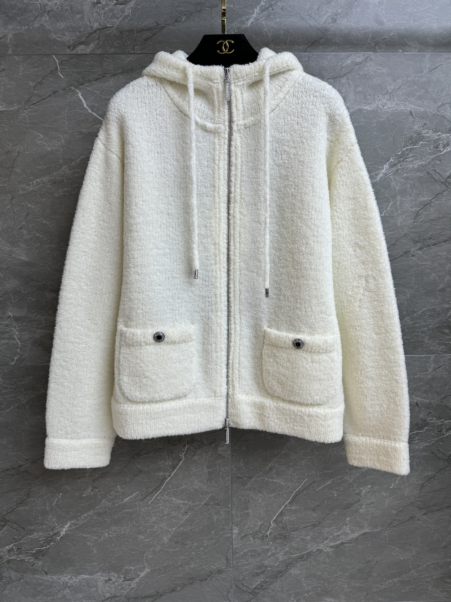 샤넬(Chanel) 2025 스키 컬렉션 후드 집업 가디건 자켓 재킷 의류