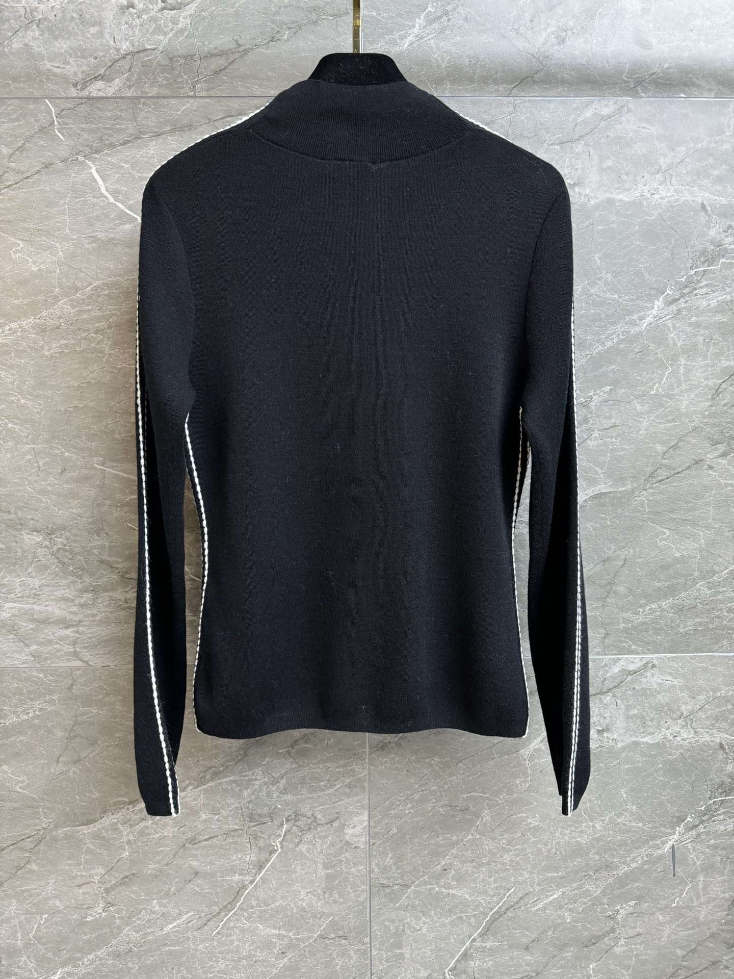 샤넬(Chanel) 2025 스키 컬렉션 로고 니트 의류