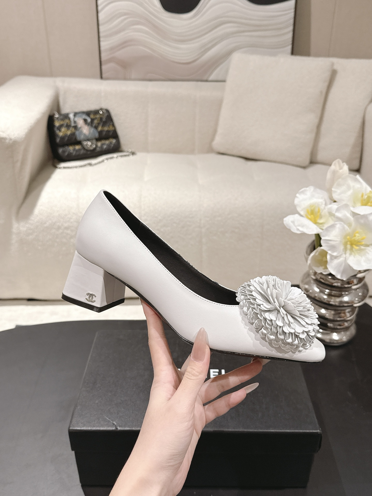 Chanel 26X 샤넬 크리스마스 한정 금은 쌍꽃 구두 신발