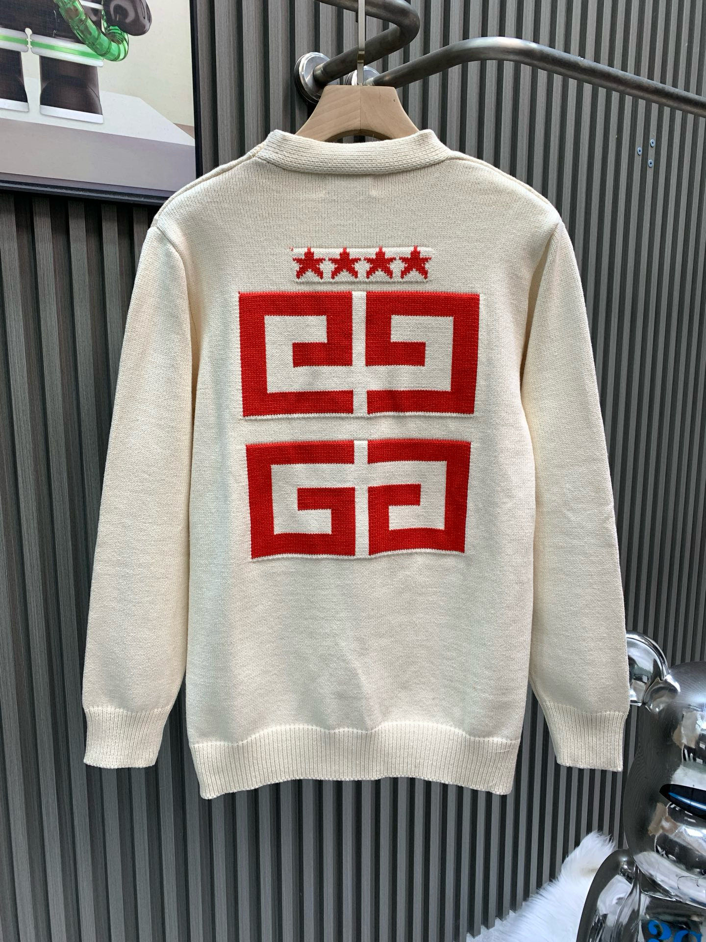 지방시(GIVENCHY) 스팽글 V넥 가디건 의류