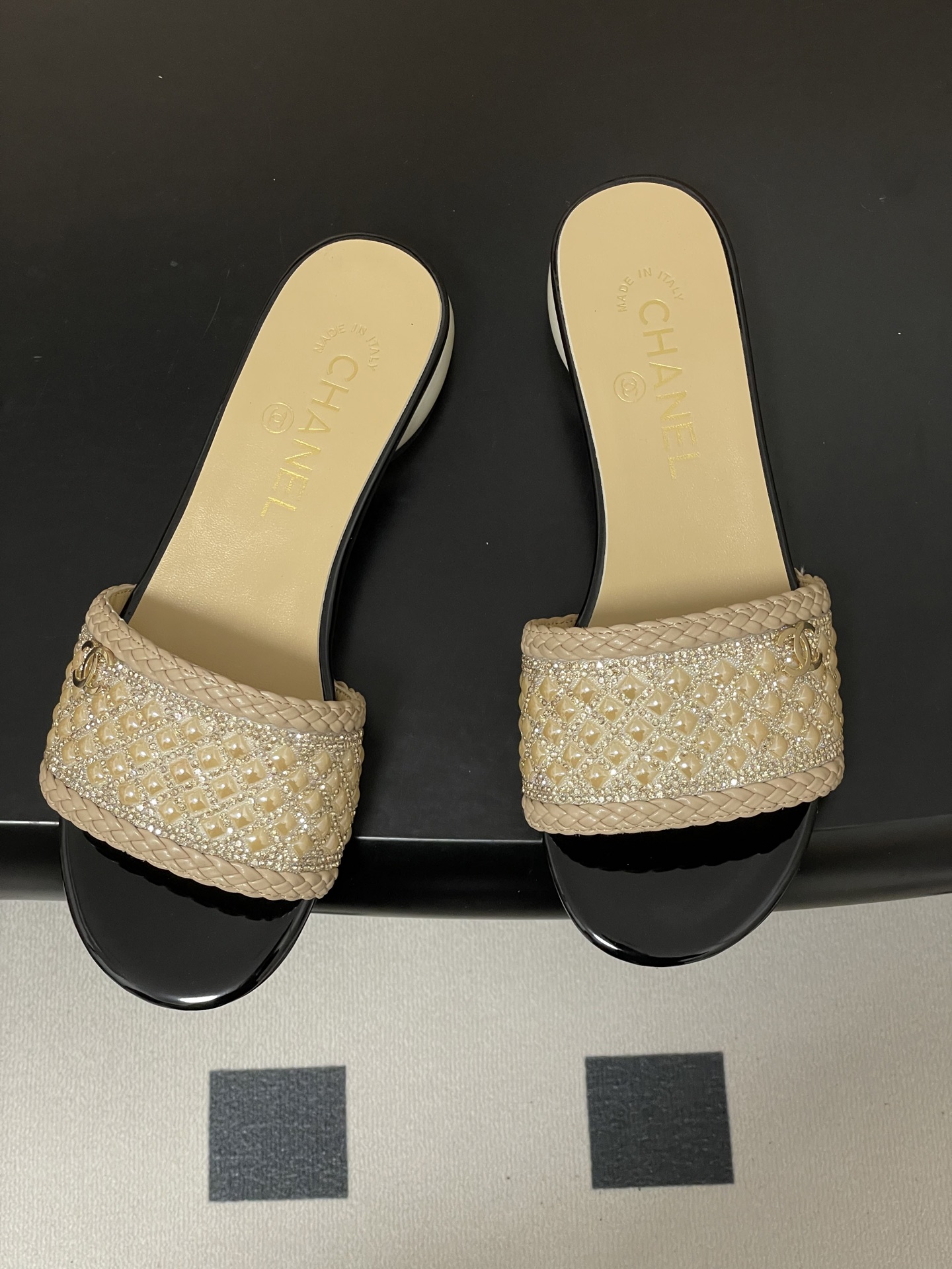 샤넬(Chanel) 런웨이 진주&수정 플랫 샌들 슬리퍼 신발