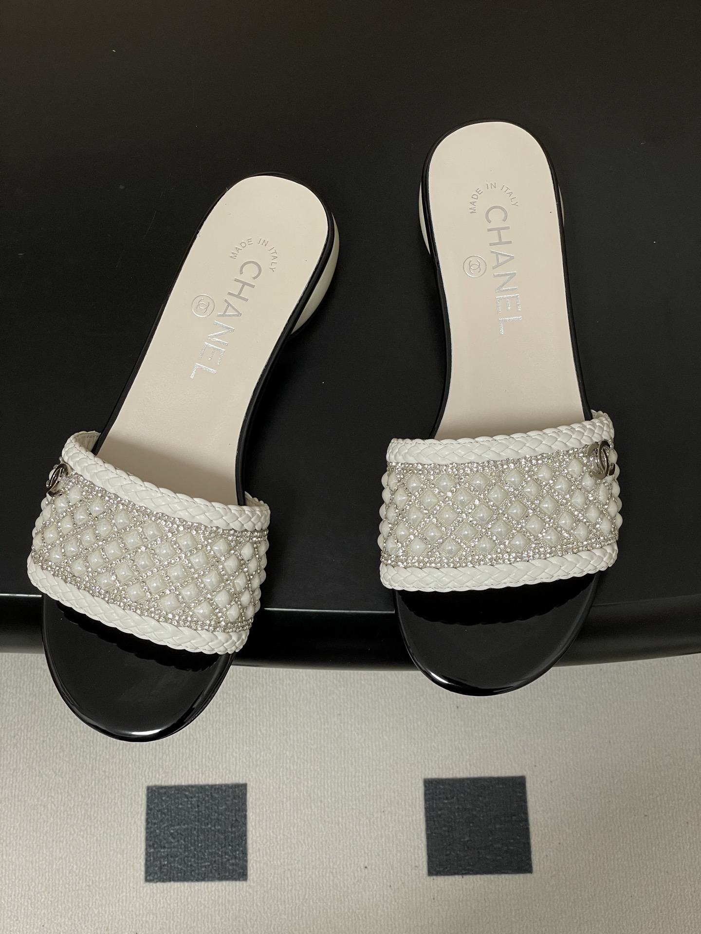 샤넬(Chanel) 런웨이 진주&수정 플랫 샌들 슬리퍼 신발