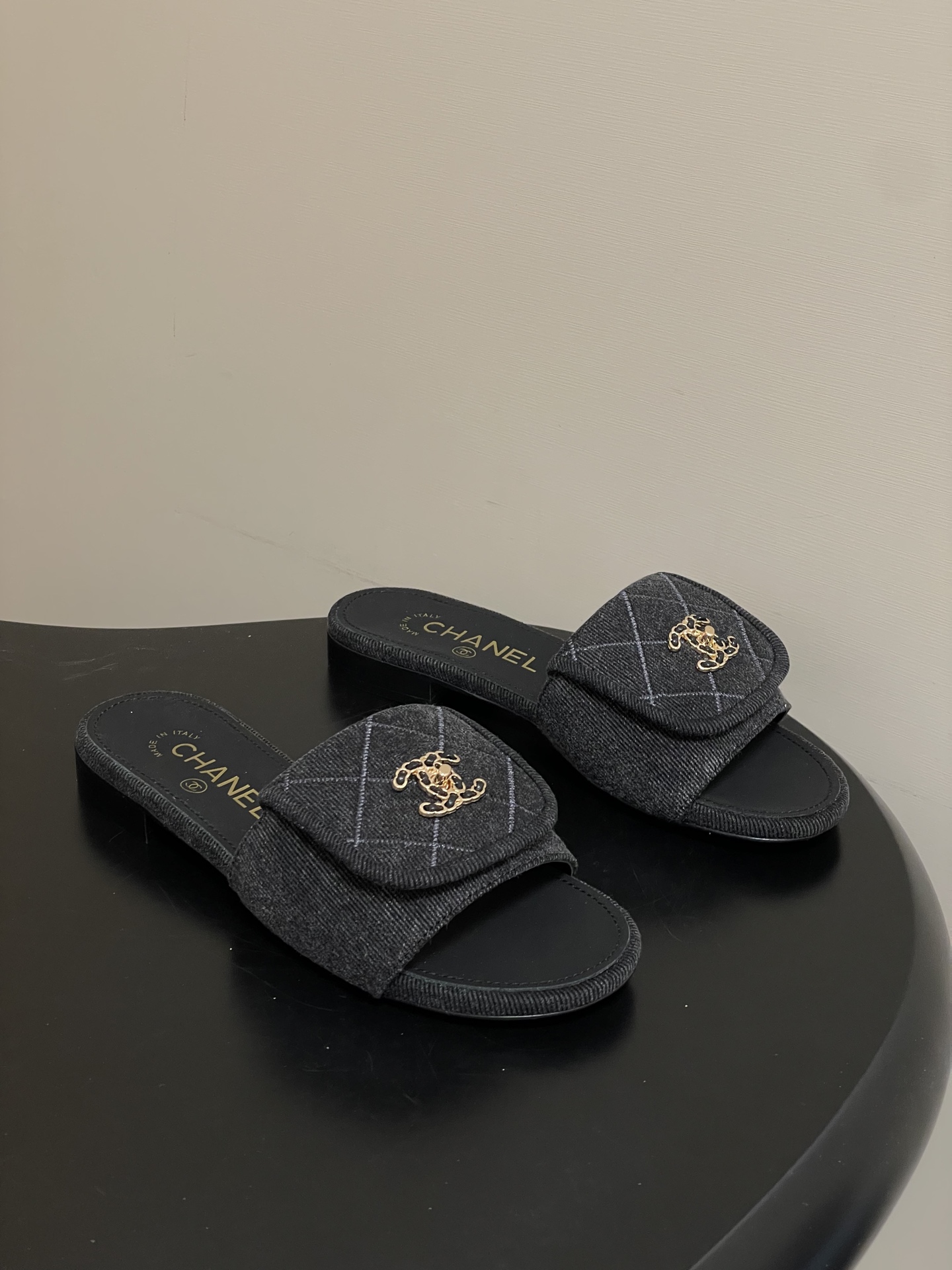 샤넬(Chanel) 데님 퀼팅 더블C 체인 슬리퍼 샌들 신발 플랫