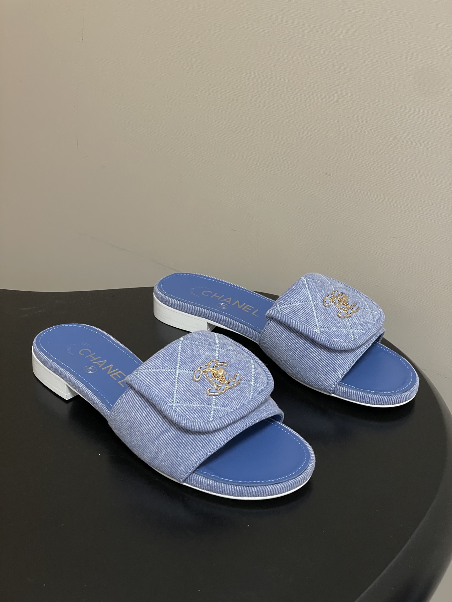 샤넬(Chanel) 데님 퀼팅 더블C 체인 슬리퍼 샌들 신발 플랫