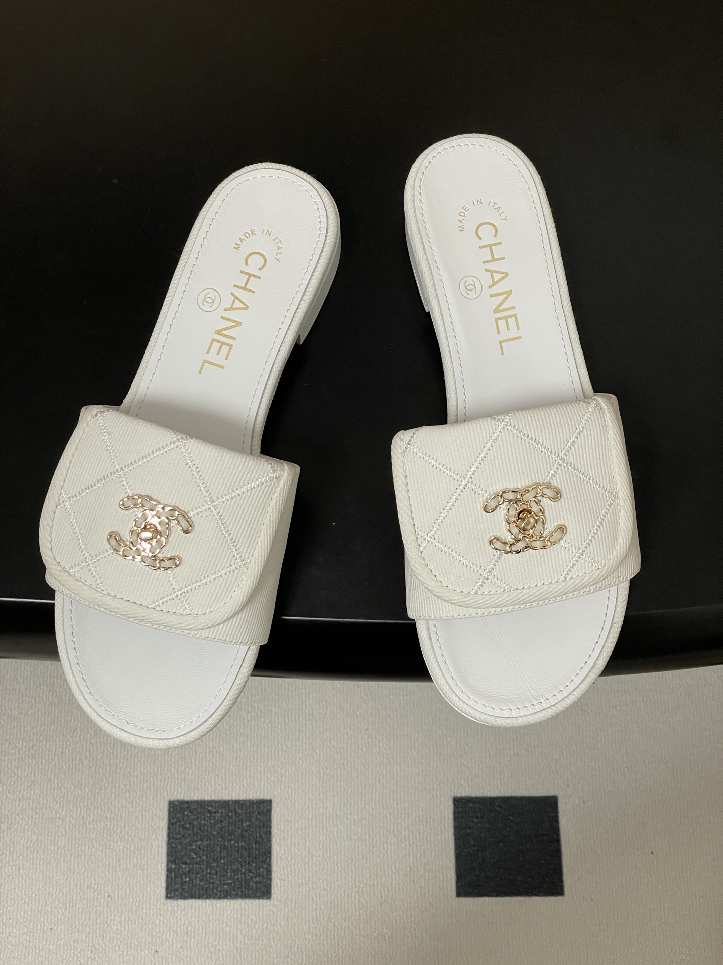 샤넬(Chanel) 데님 퀼팅 더블C 체인 슬리퍼 샌들 신발 플랫