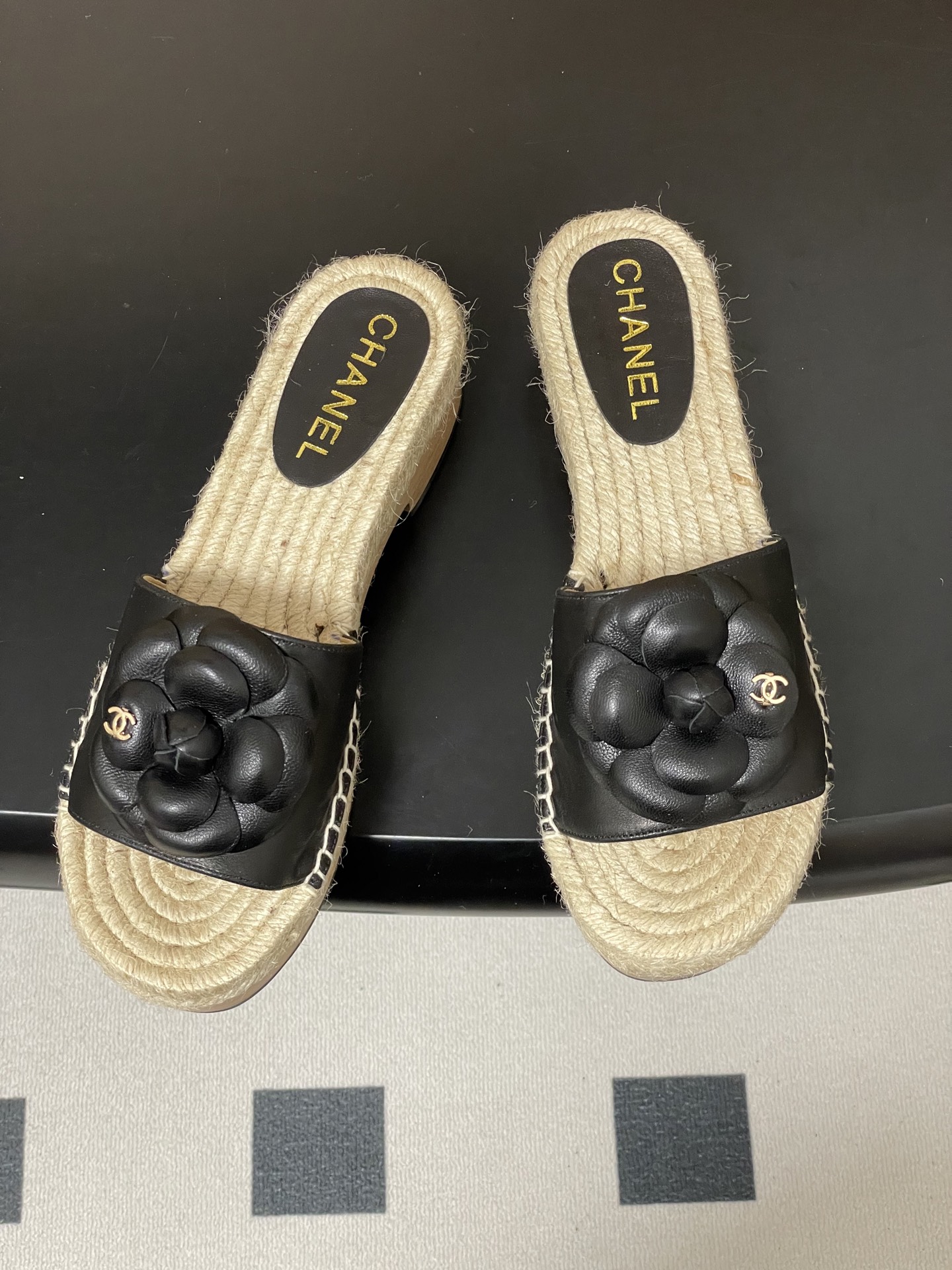 샤넬(Chanel) 카멜리아 퀼팅 우드 플랫폼 슬리퍼 샌들 신발