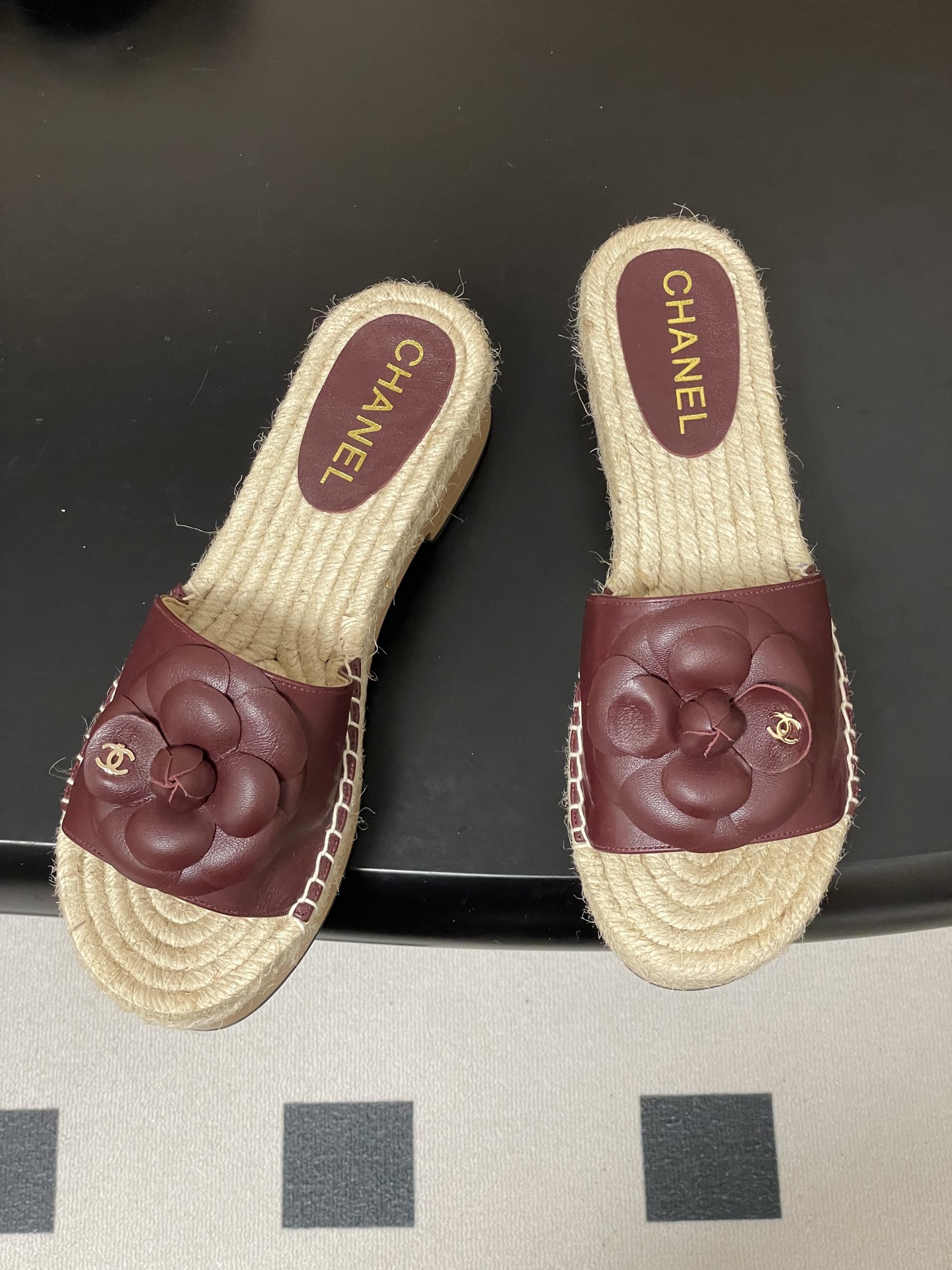 샤넬(Chanel) 카멜리아 퀼팅 우드 플랫폼 슬리퍼 샌들 신발