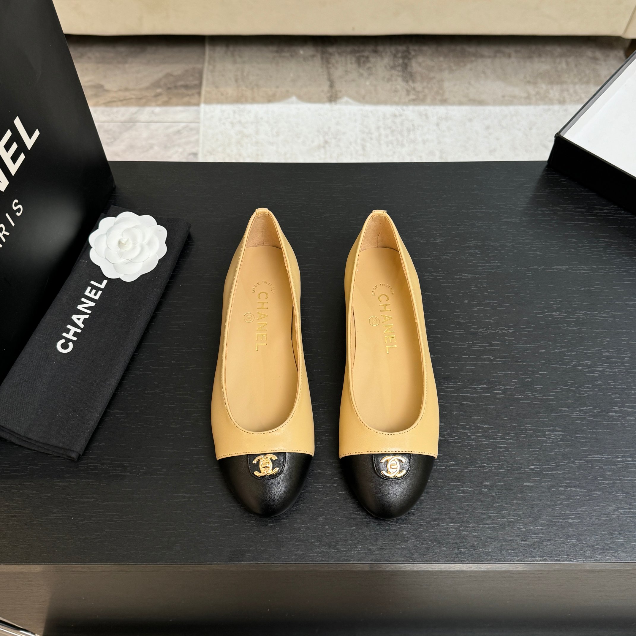 샤넬(Chanel) 뉴 시즌 더블C 배색 슬링백 플랫 슈즈 단화 신발 2.5cm