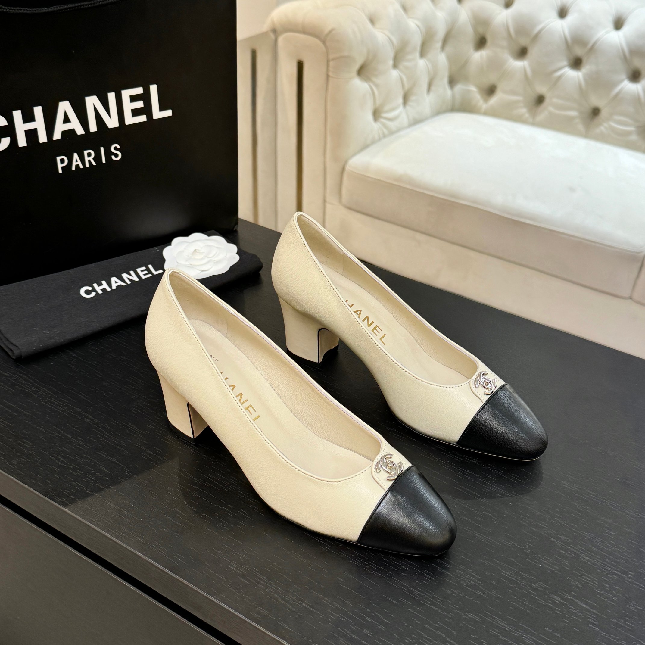 샤넬(Chanel) 뉴 시즌 더블C 배색 슬링백 힐 구두 신발 6.5cm