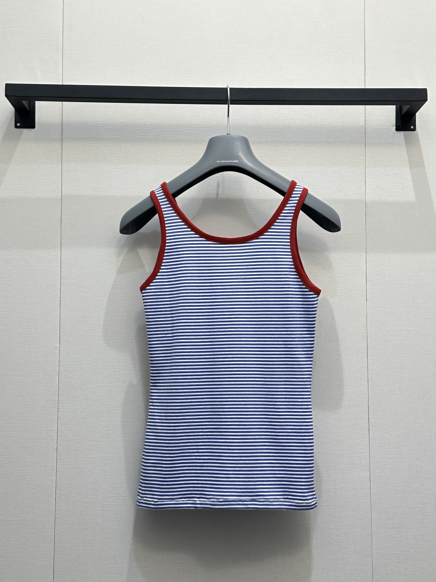 프라다(PRADA) 스트라이프 리브 슬리브리스 의류