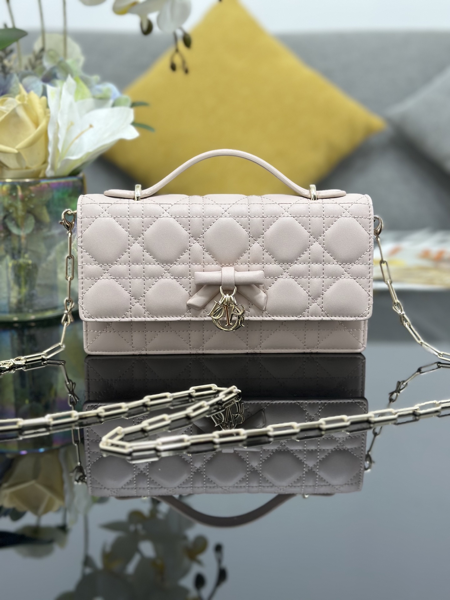 [Dior] 디올 미스 디올(Miss Dior) 보우 램스킨 탑핸들 체인 파우치 (WOC) 가방