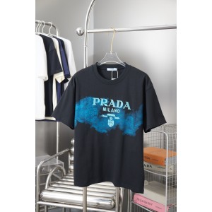 프라다(PRADA) 자수 로고 반팔 티셔츠 상의 의류