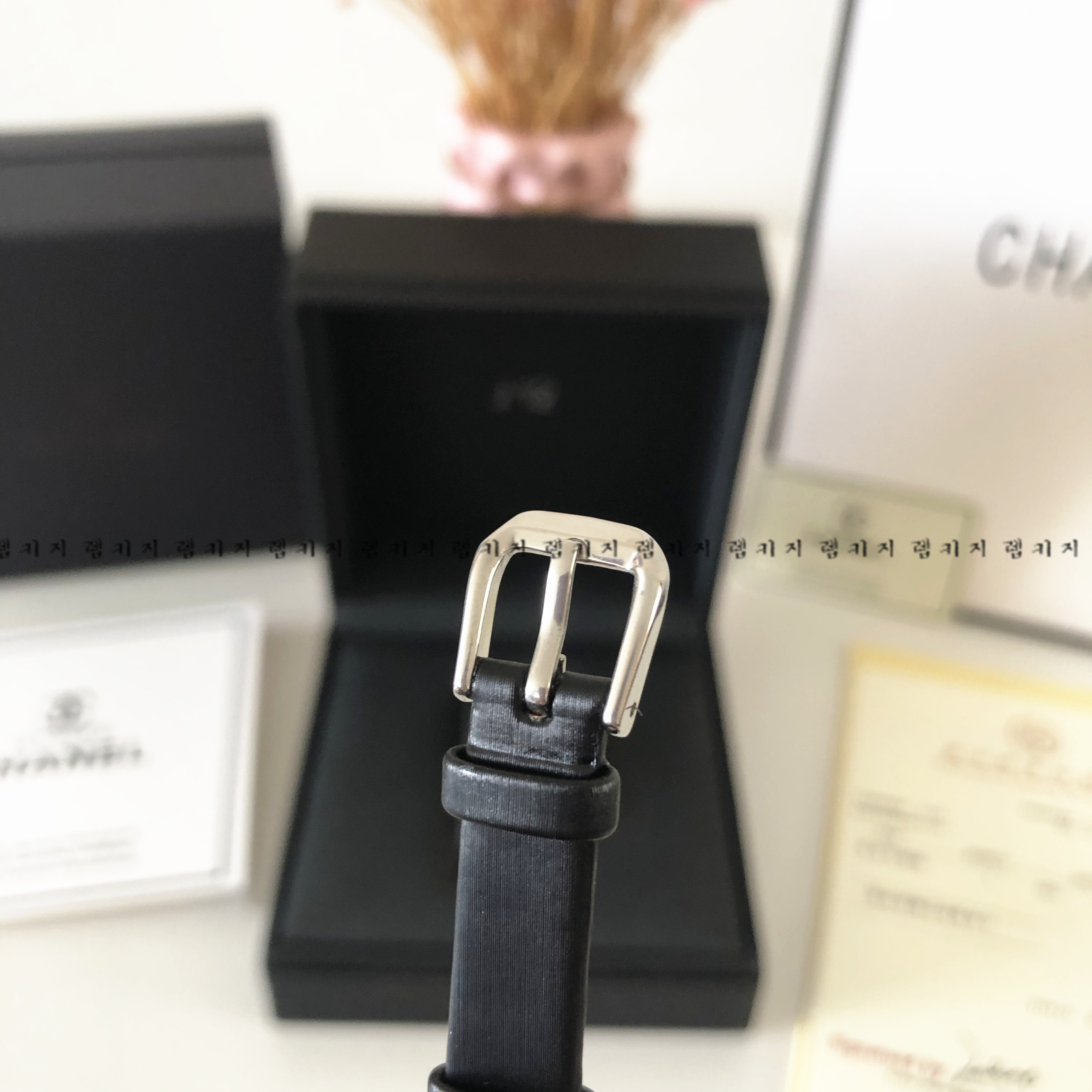 샤넬 보이프렌드 블랙다이얼 여성 가죽시계