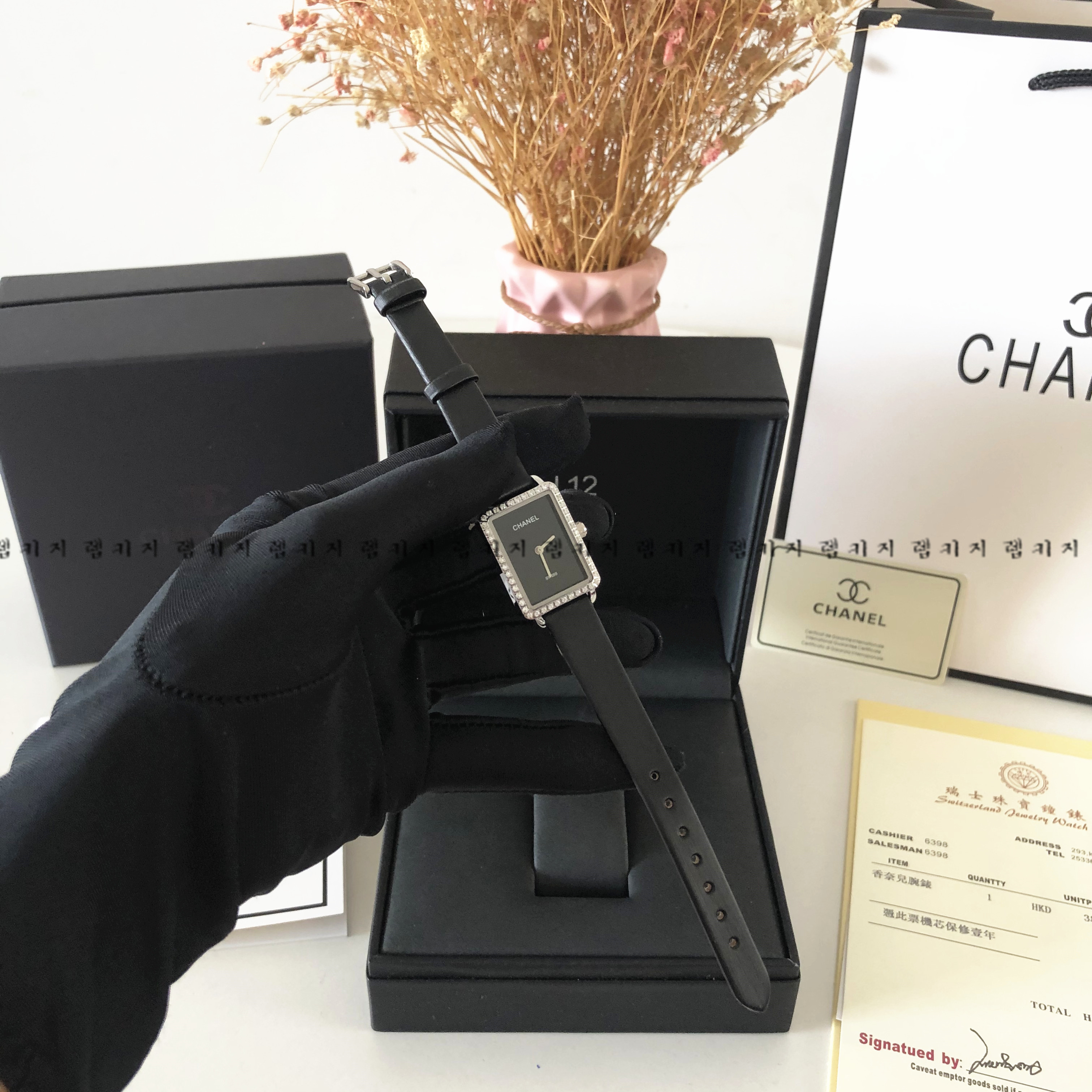 샤넬 보이프렌드 블랙다이얼 여성 가죽시계