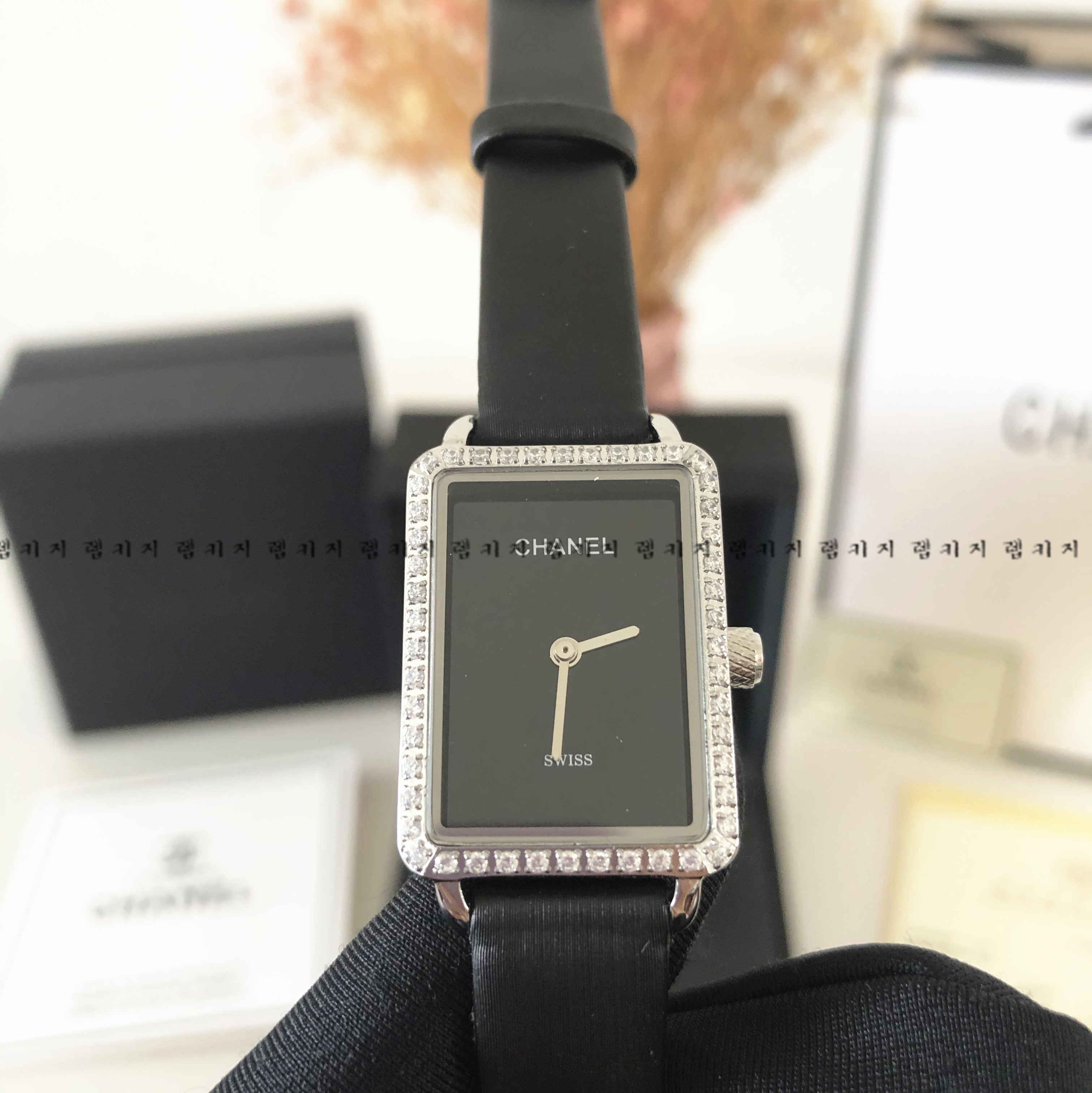샤넬 보이프렌드 블랙다이얼 여성 가죽시계