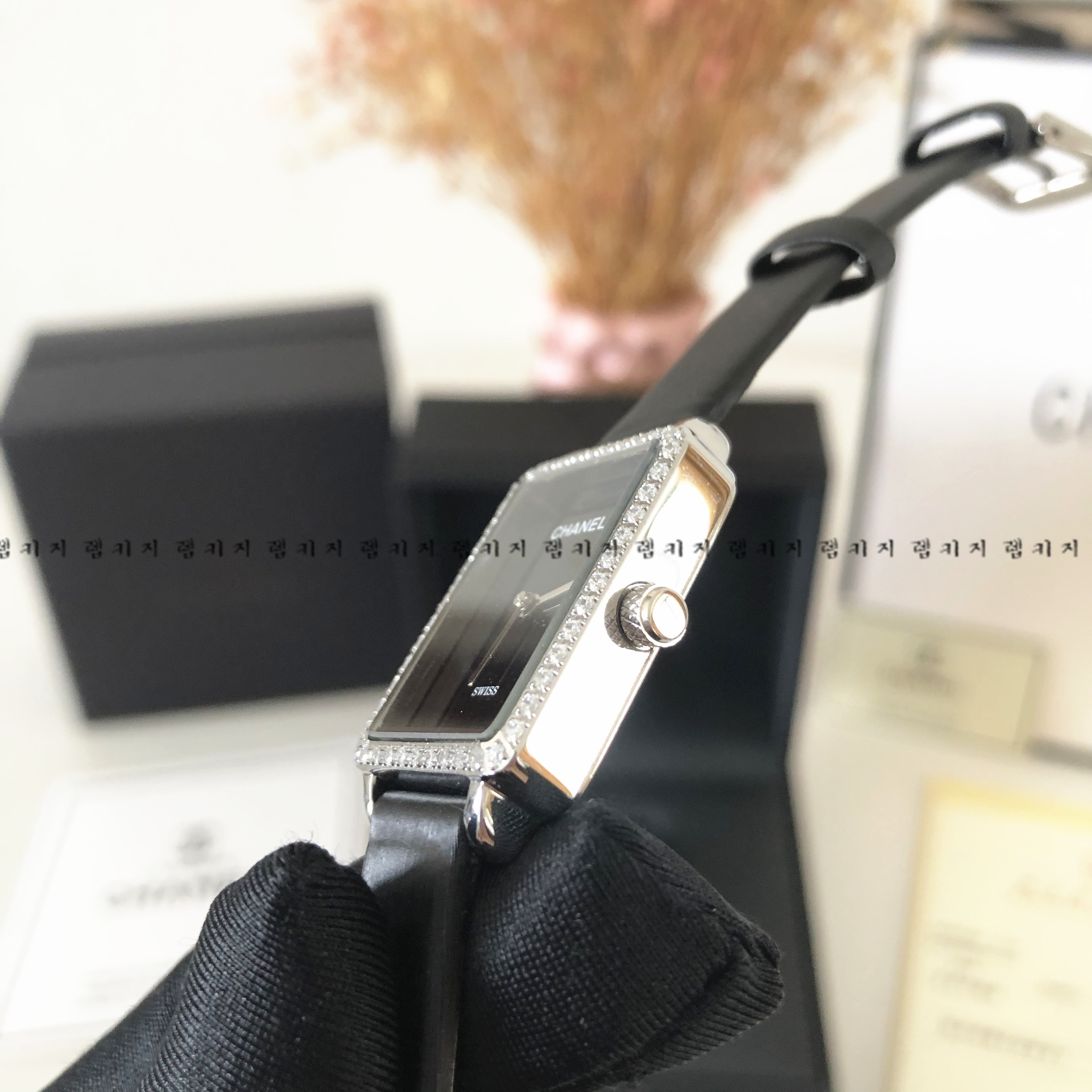 샤넬 보이프렌드 블랙다이얼 여성 가죽시계