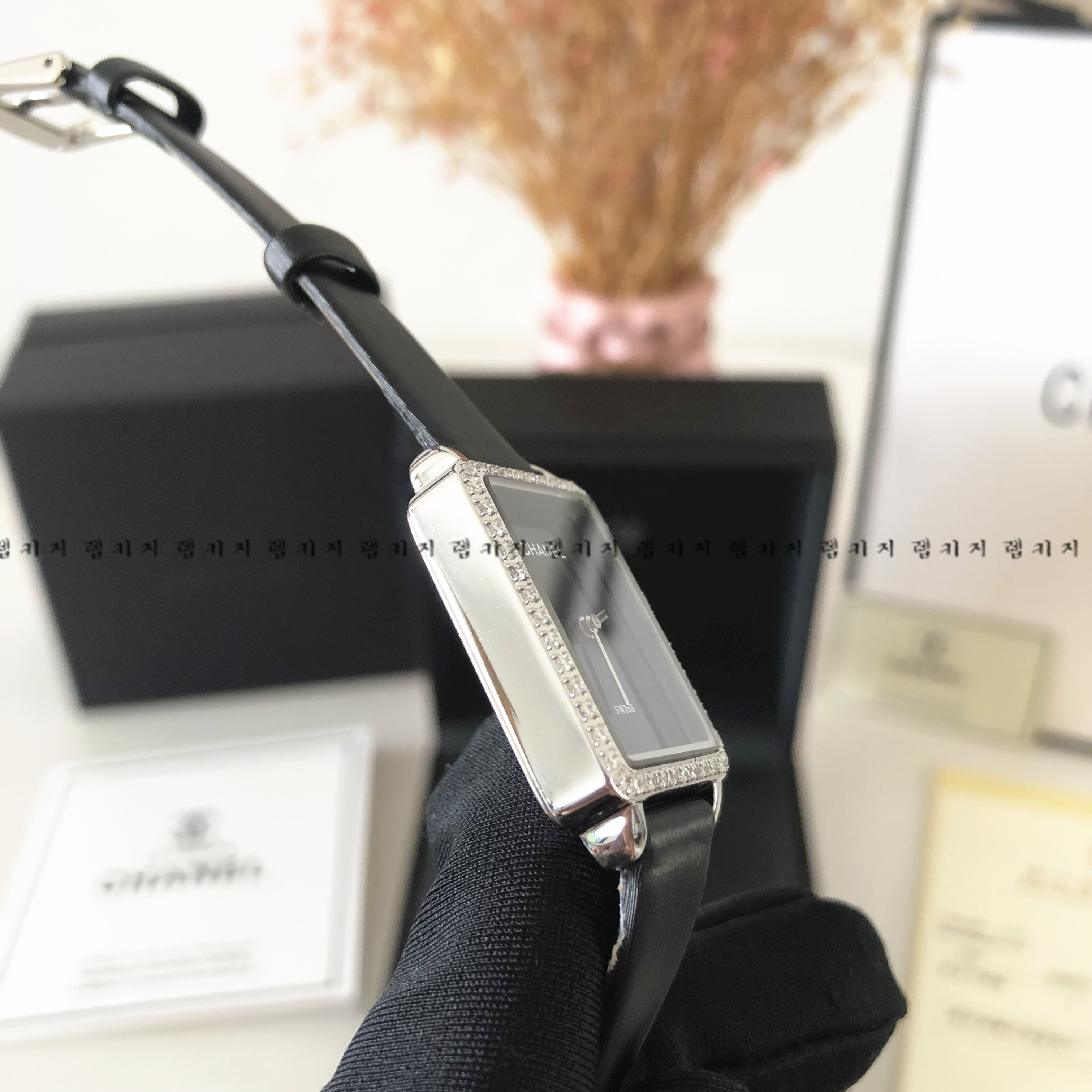 샤넬 보이프렌드 블랙다이얼 여성 가죽시계