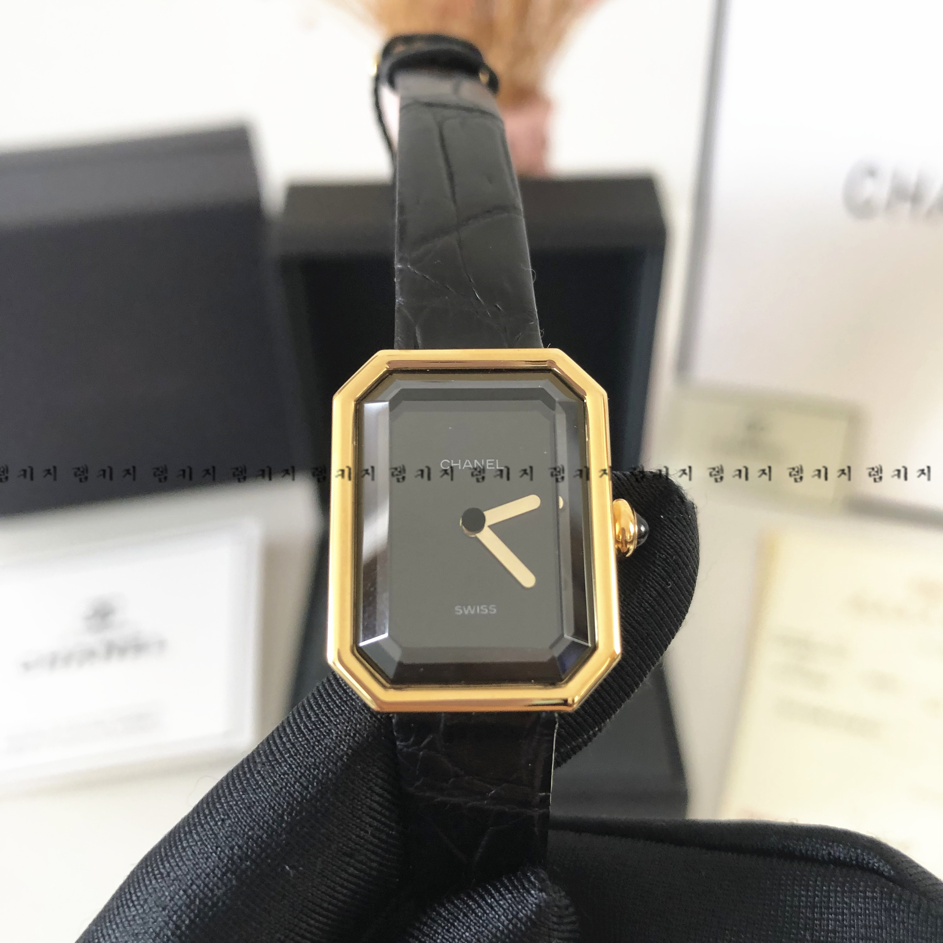 샤넬 프리미에르 블랙 골드 악어가죽 시계
