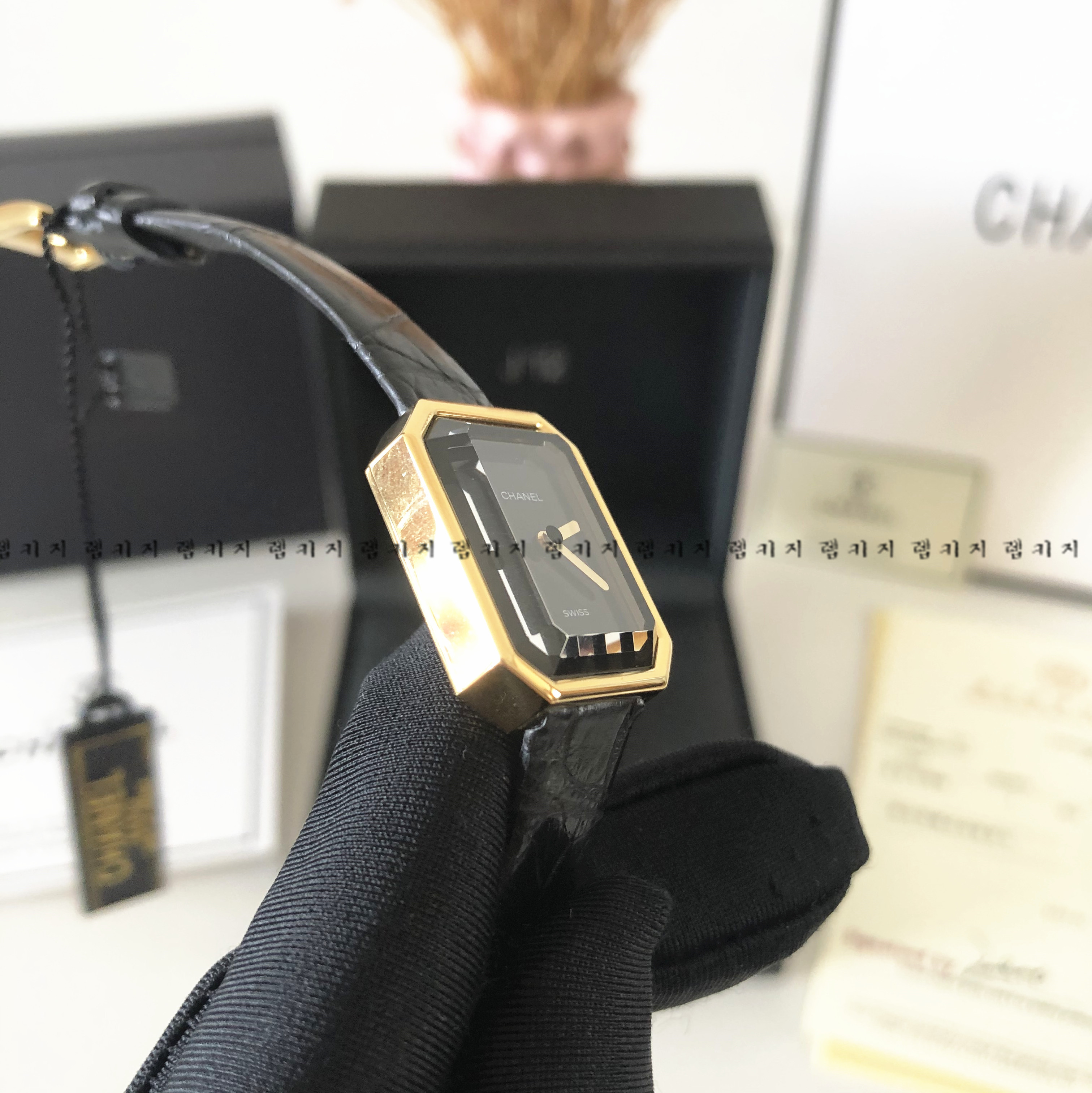 샤넬 프리미에르 블랙 골드 악어가죽 시계