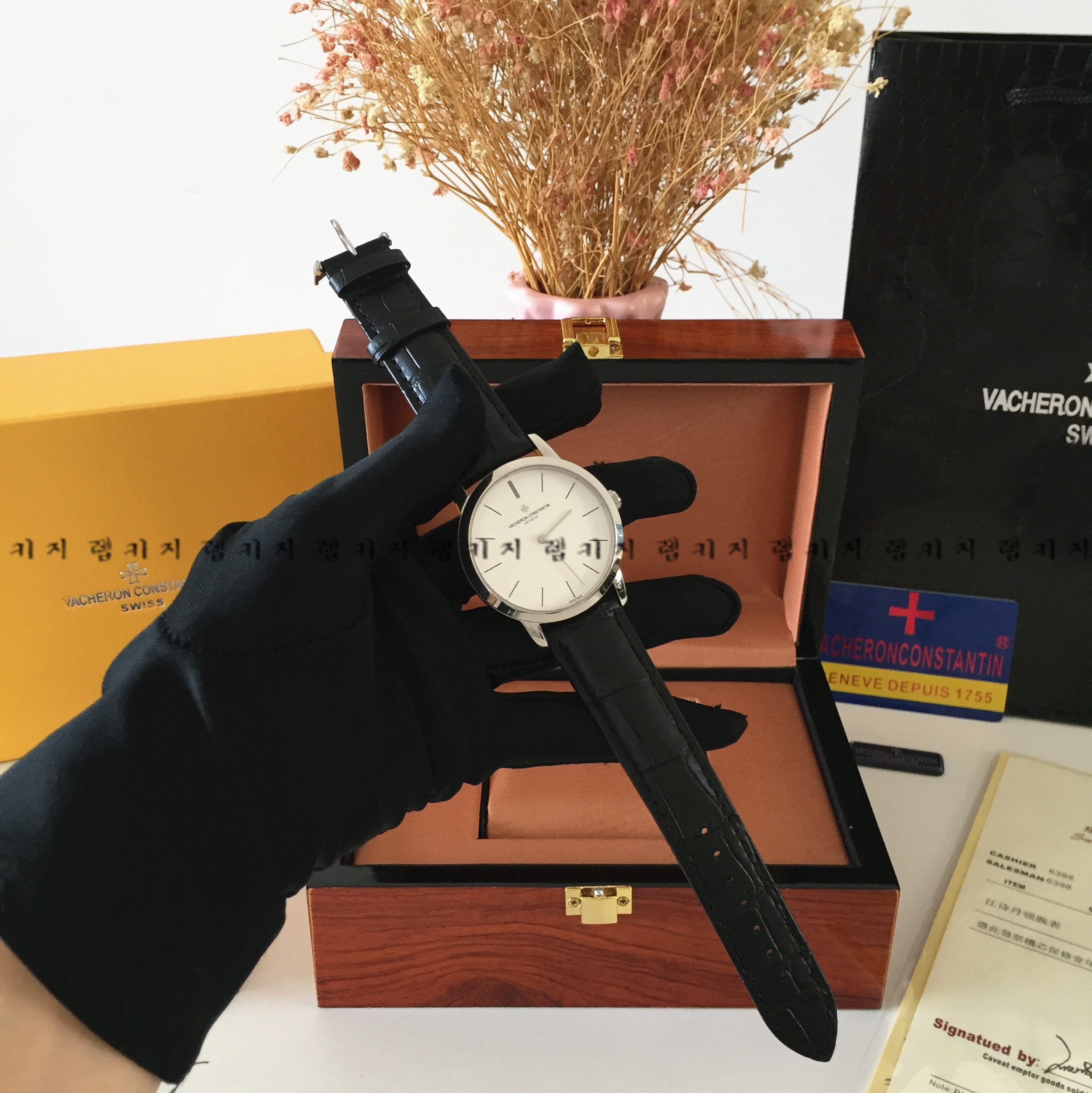 바쉐론콘스탄틴 히스토릭 울트라씬 가죽시계