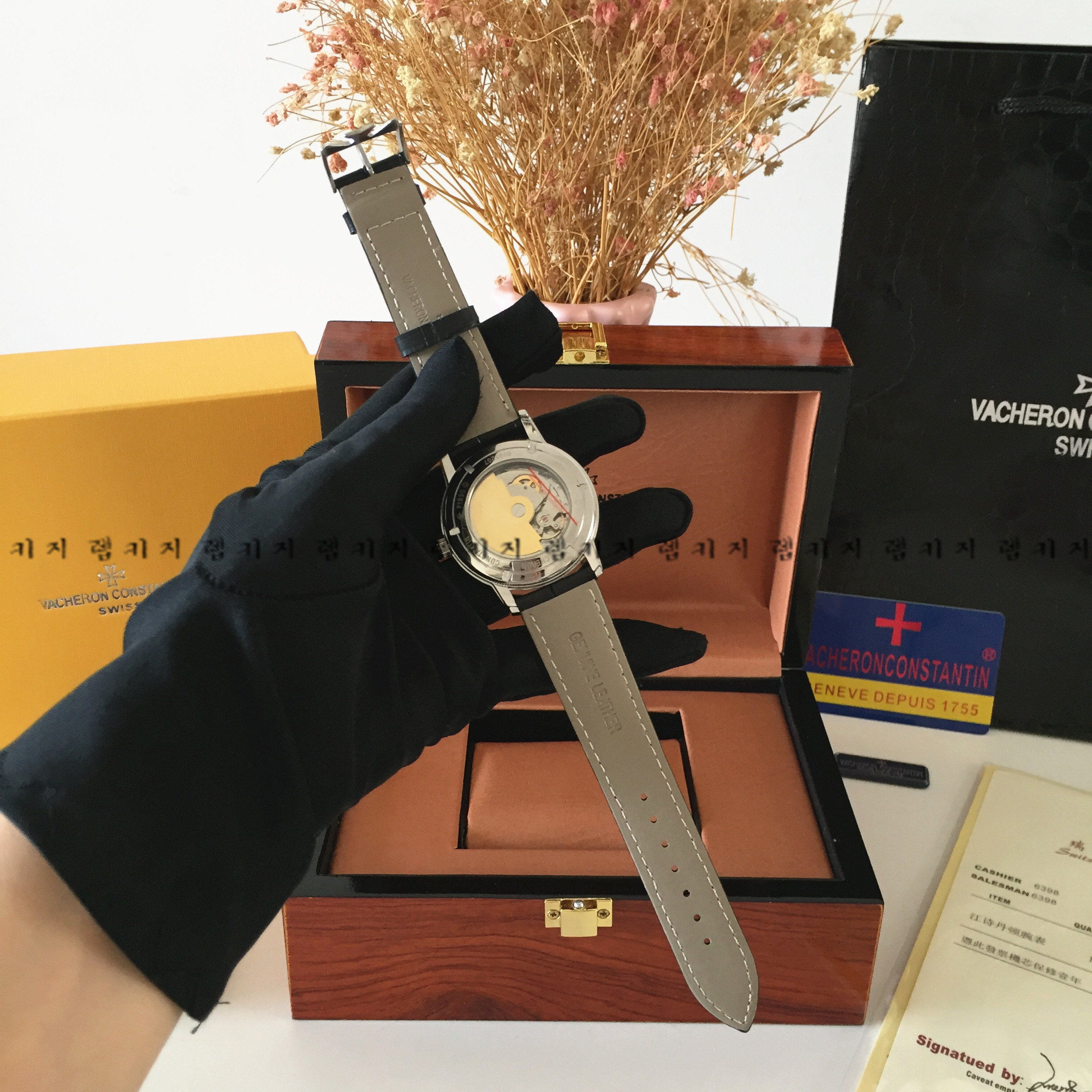 바쉐론콘스탄틴 히스토릭 울트라씬 가죽시계