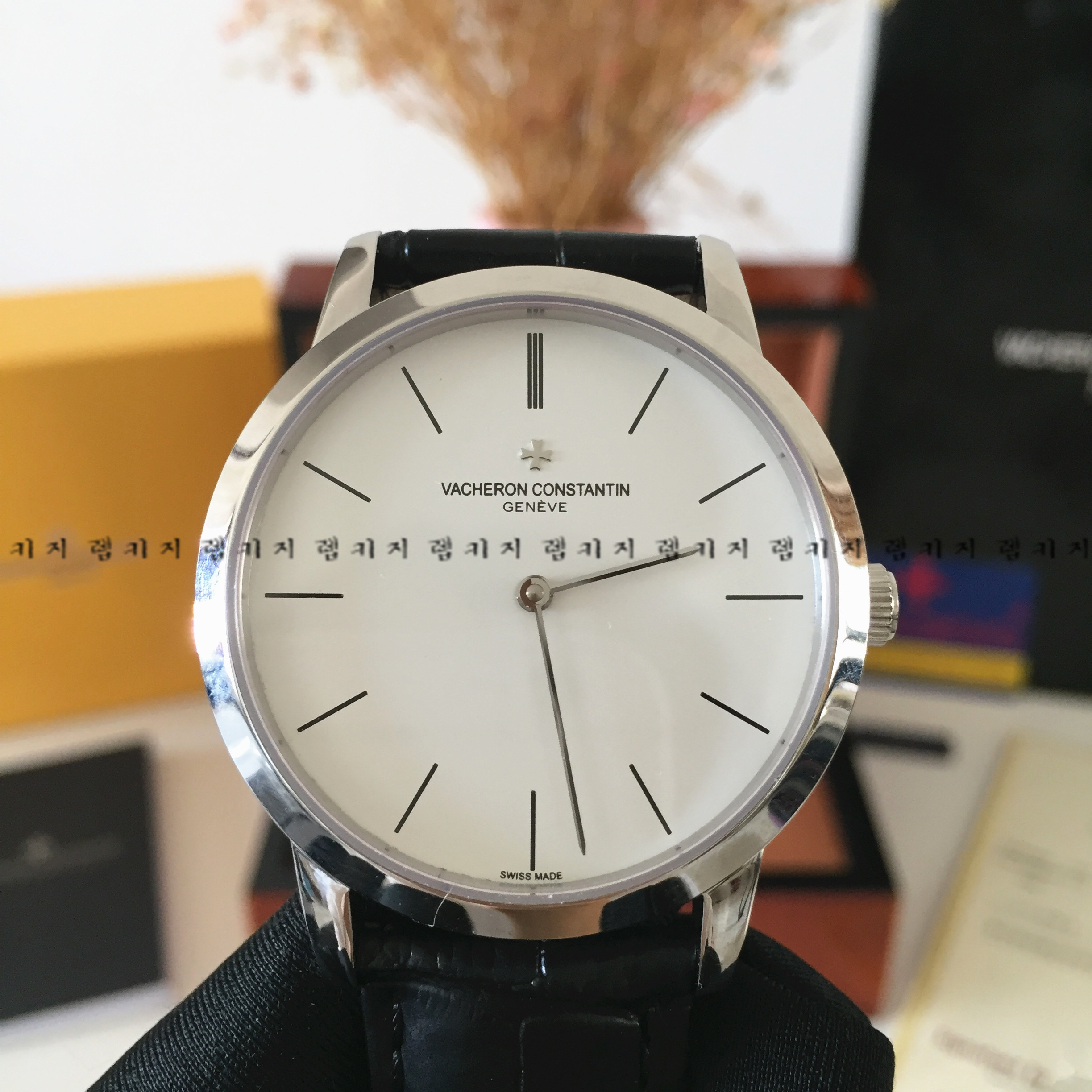 바쉐론콘스탄틴 히스토릭 울트라씬 가죽시계