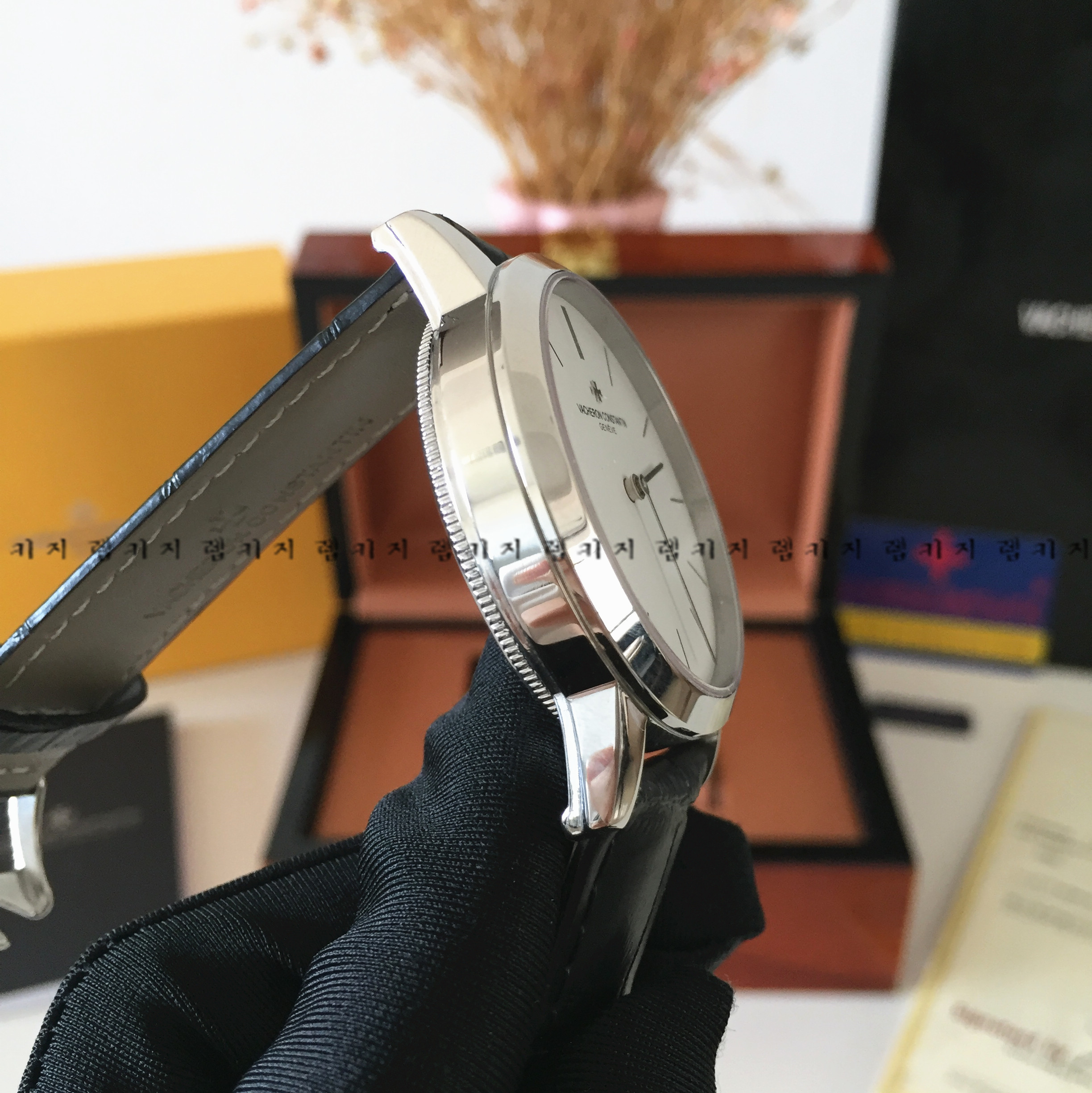 바쉐론콘스탄틴 히스토릭 울트라씬 가죽시계