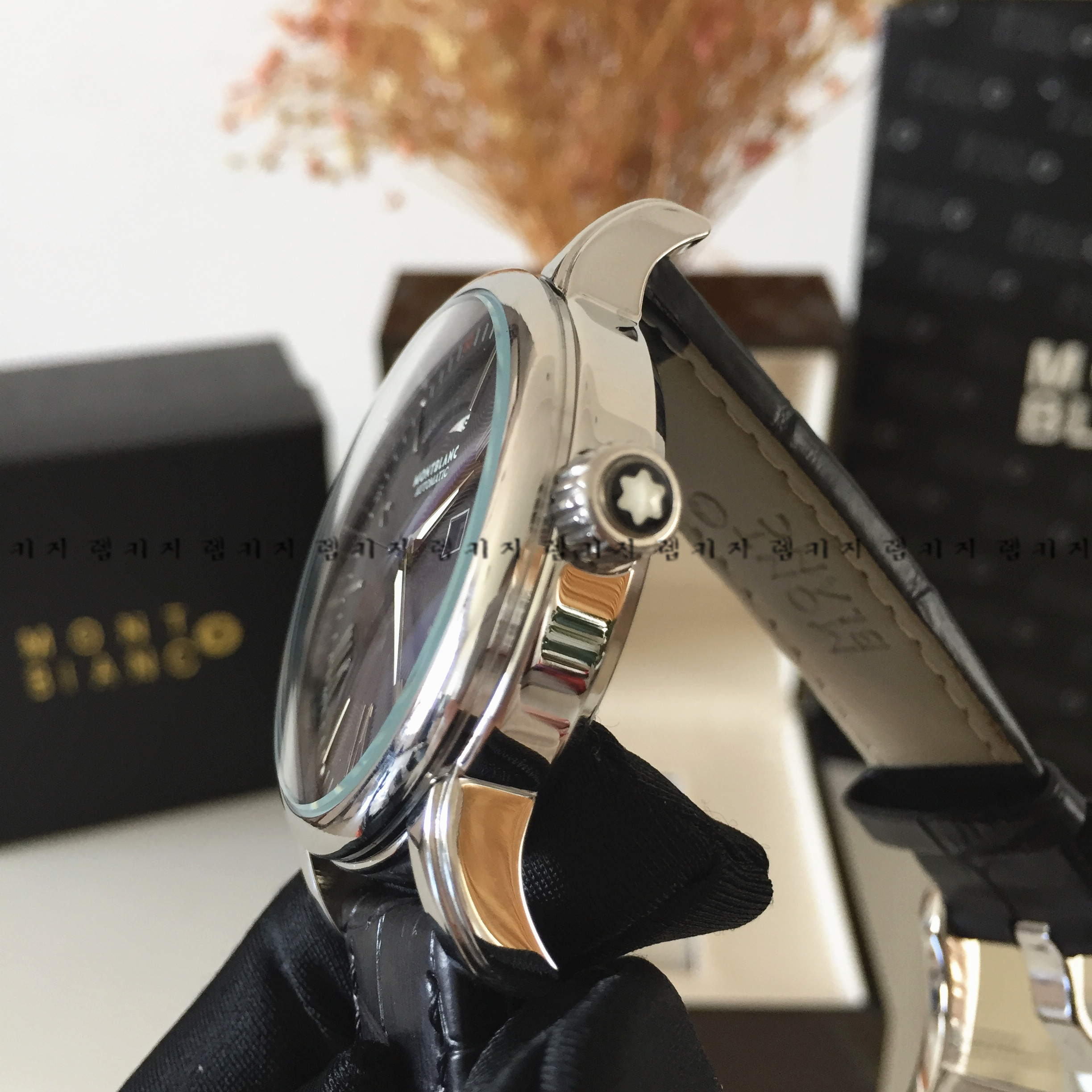 몽블랑 데이데이트 4810 블랙다이얼 가죽시계